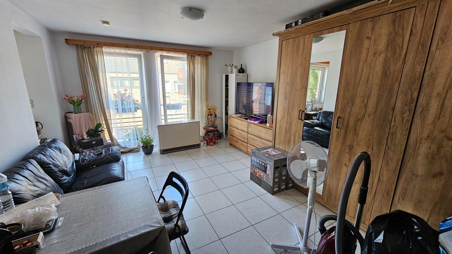 Gezellig appartement met 1 slaapkamer, centraal gelegen nabij het centrum van Genk. foto 2
