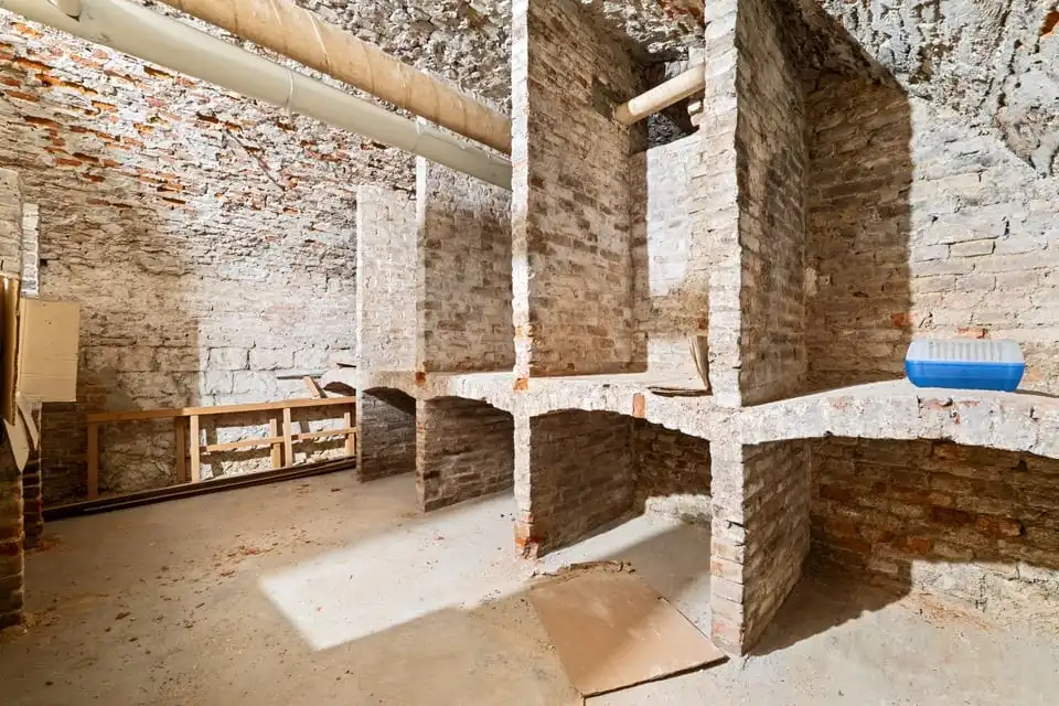 ICONISCH HANDELSPAND MET LUXUEUZE WOONST OP DE GROTE MARKT VAN SINT-TRUIDEN foto 47