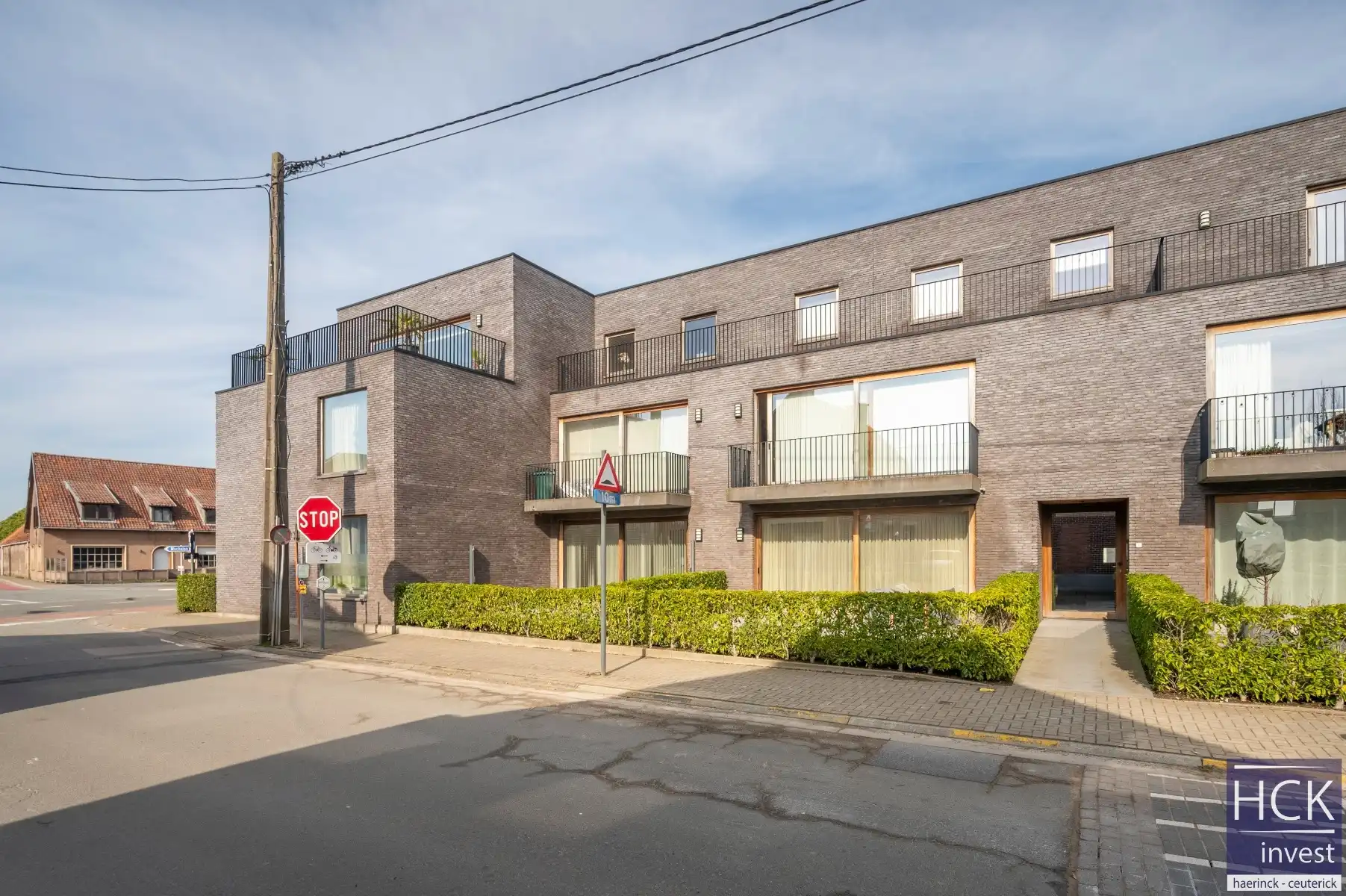 KRUISHOUTEM - Lichtrijk & ruim gelijkvloersapp. + terras op de Marolle foto {{pictureIndex}}