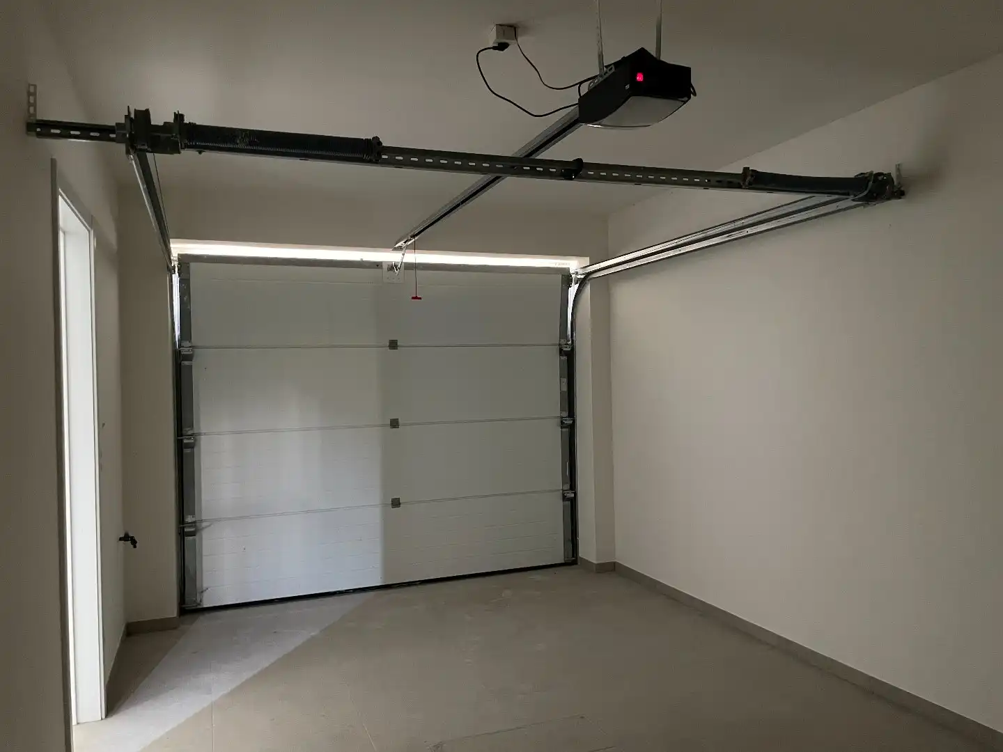 Nieuwbouwwoning met 3 slaapkamers inpandige garage , terras en tuin  foto 15