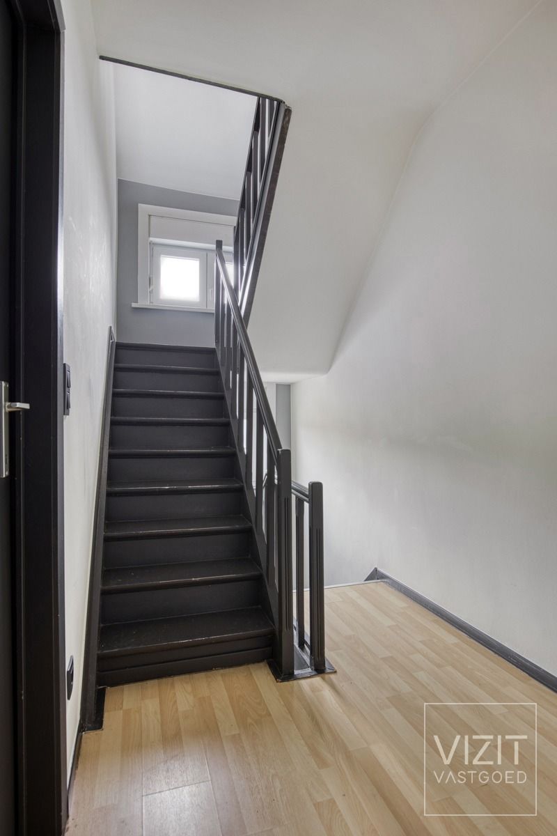 Halfopen woning met tuin, kelder en drie slaapkamers foto 9