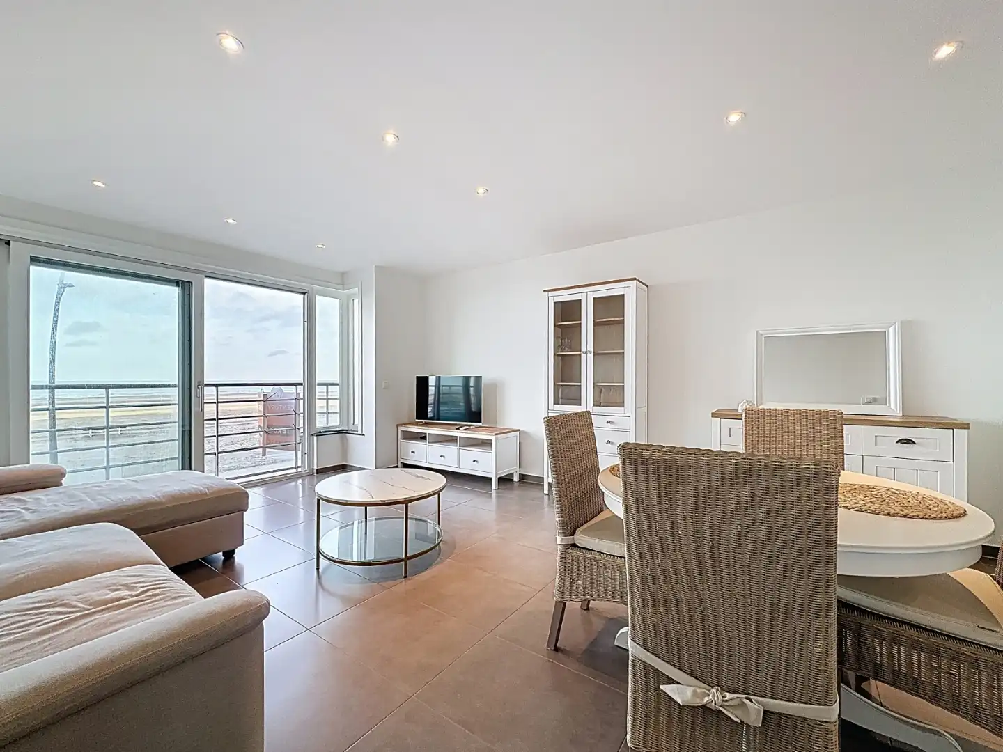 Instapklaar appartement op de Zeedijk van De Panne. foto 8