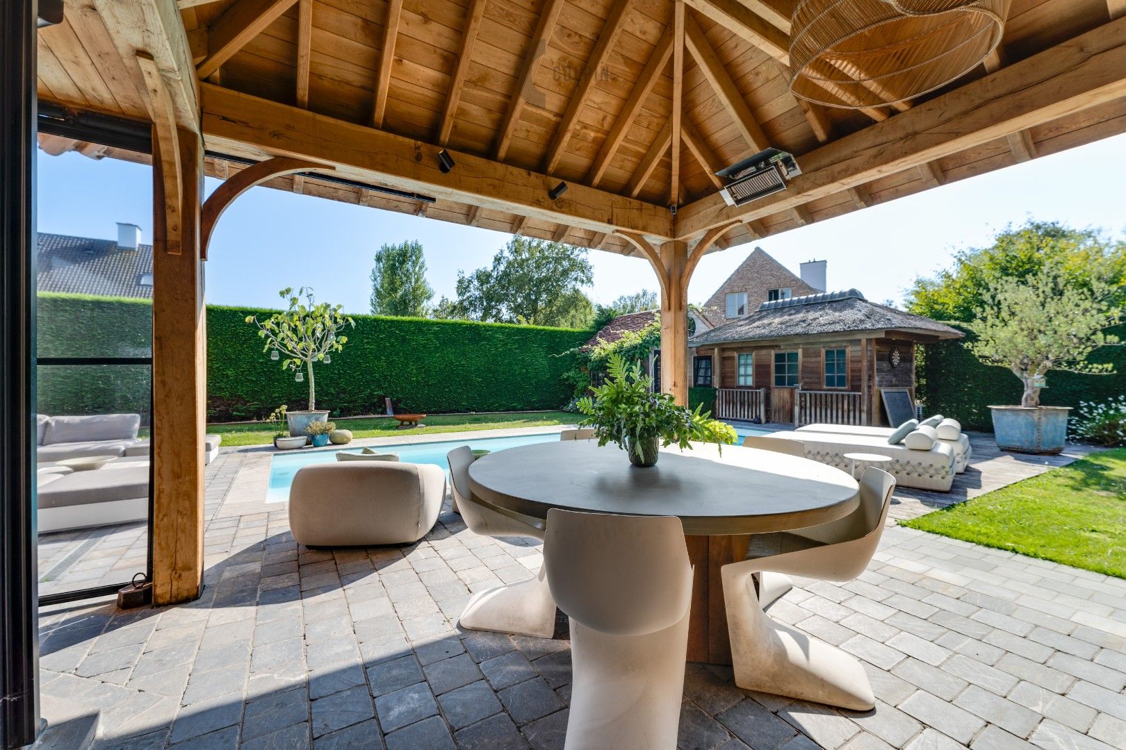 Adembenemende villa in een rustige wijk foto 7