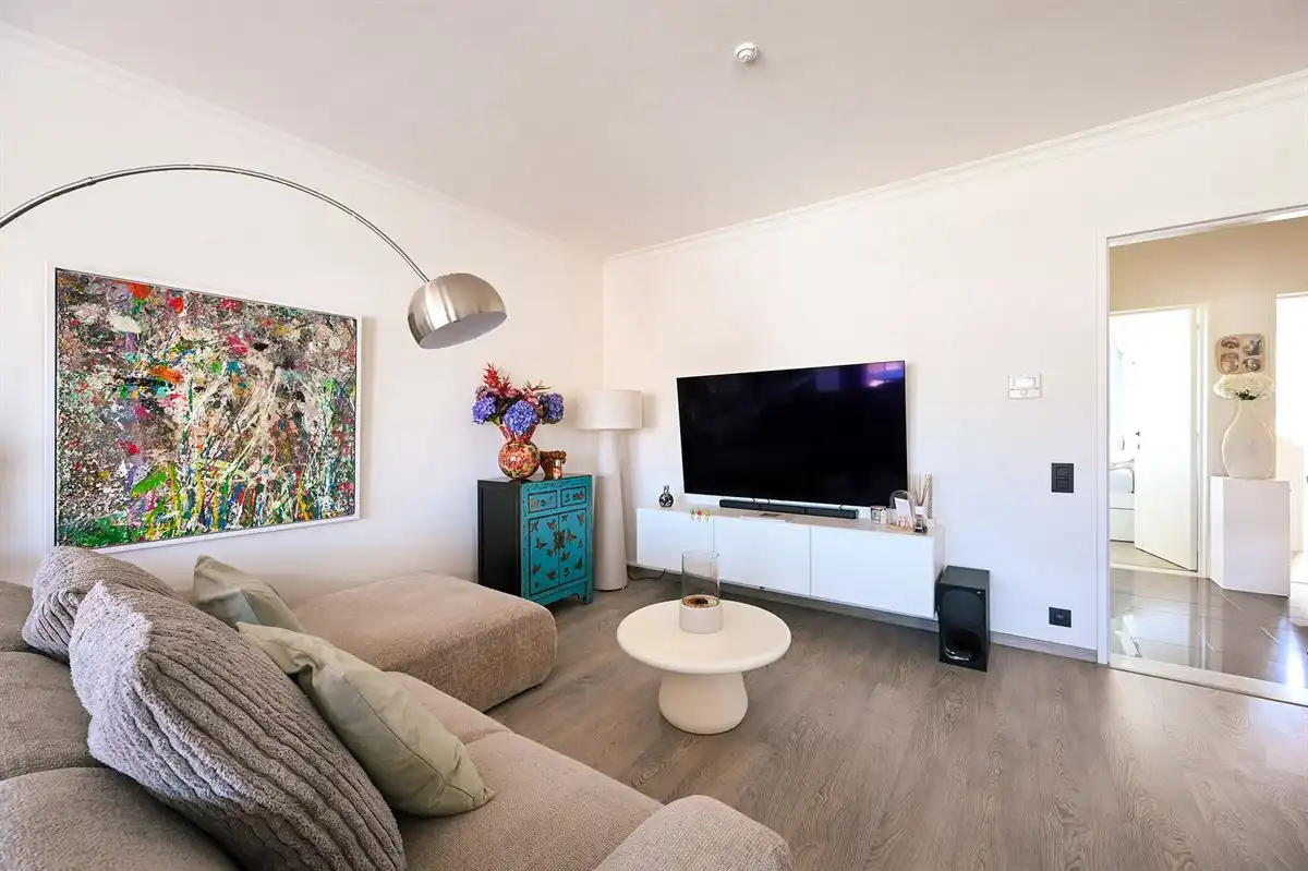 Top gerenoveerd appartement incl garage foto 3