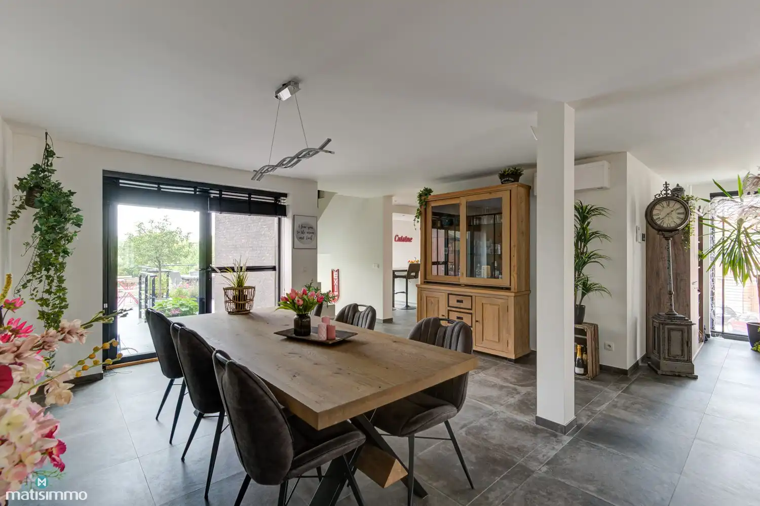 RIANT DUPLEXAPPARTEMENT MET 3 SLAAPKAMERS, TERRAS EN 2 AUTOSTAANPLAATSEN NABIJ HET CENTRUM VAN TONGEREN foto 4