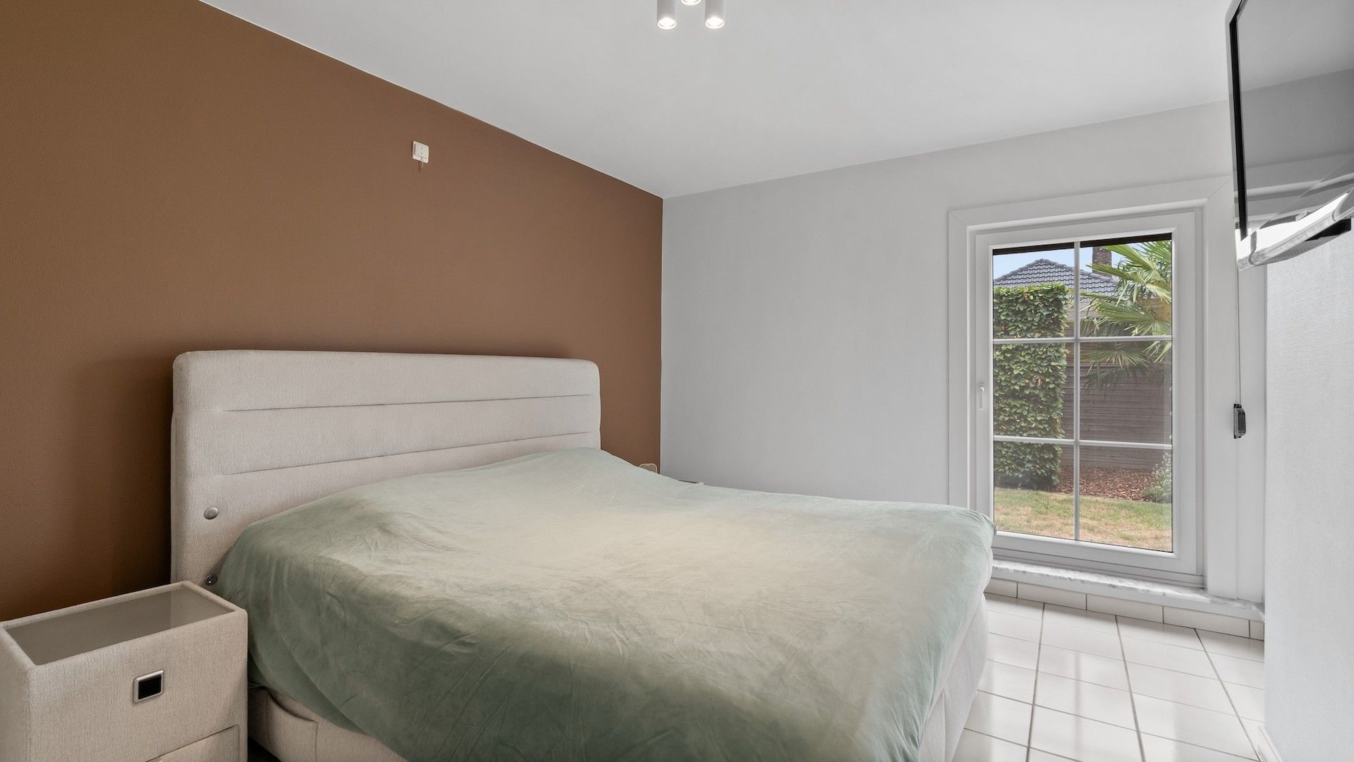 Onderhoudsvriendelijke en gelijkvloerse woning met zwembad foto 14