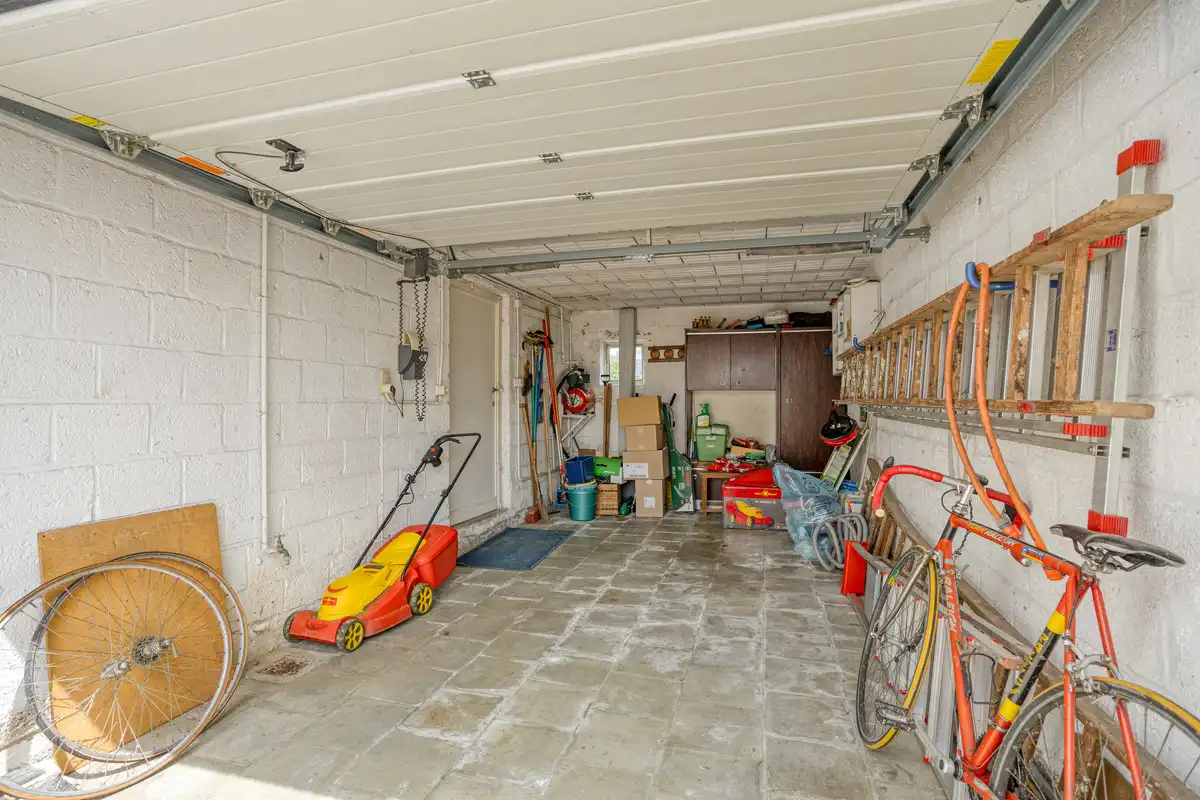 Te verfraaien woning - ruime tuin en garage foto 15
