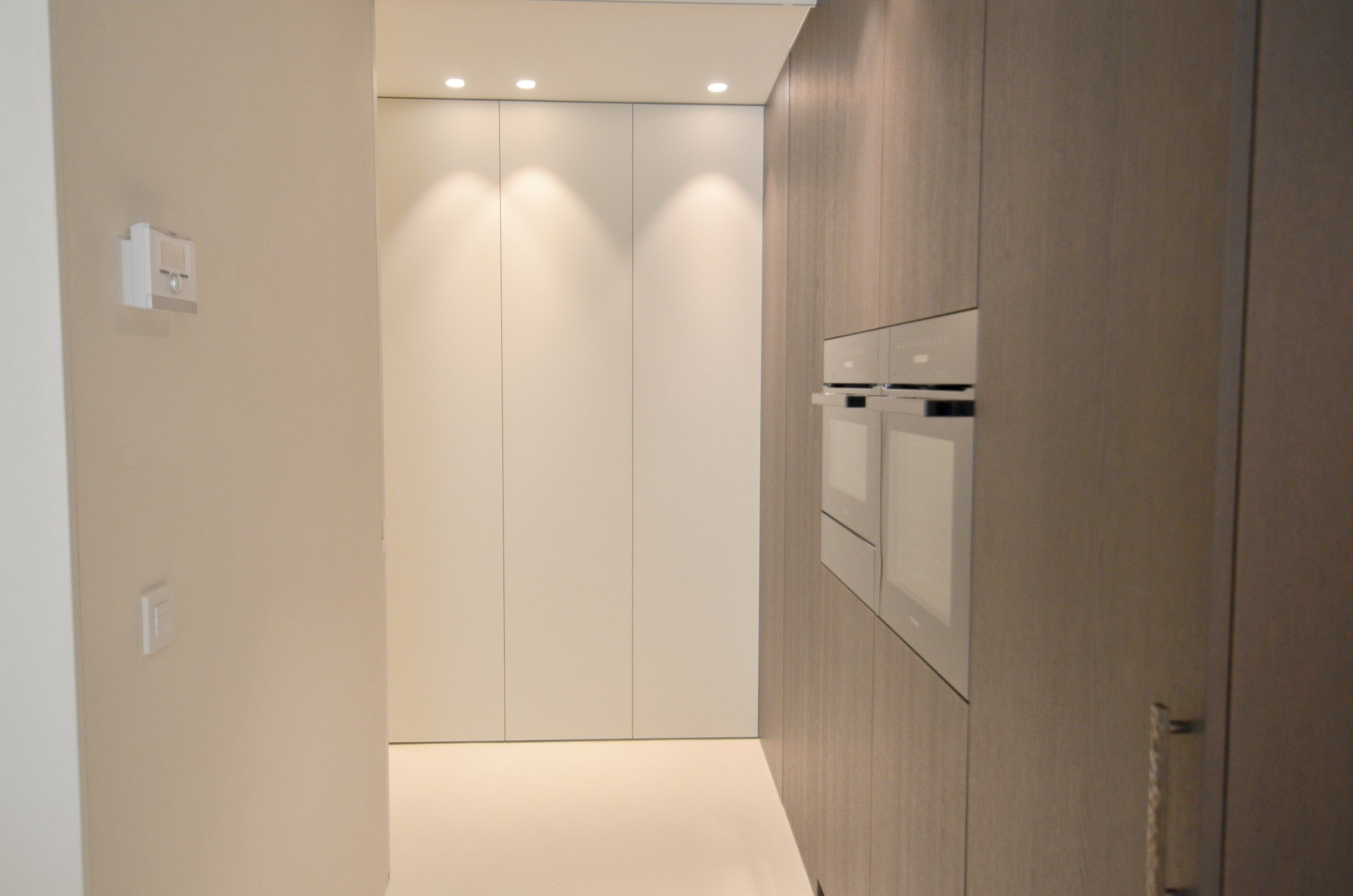 Uitzonderlijk ,tijdloos volledig gerenoveerd appartement met een open zicht . foto 9