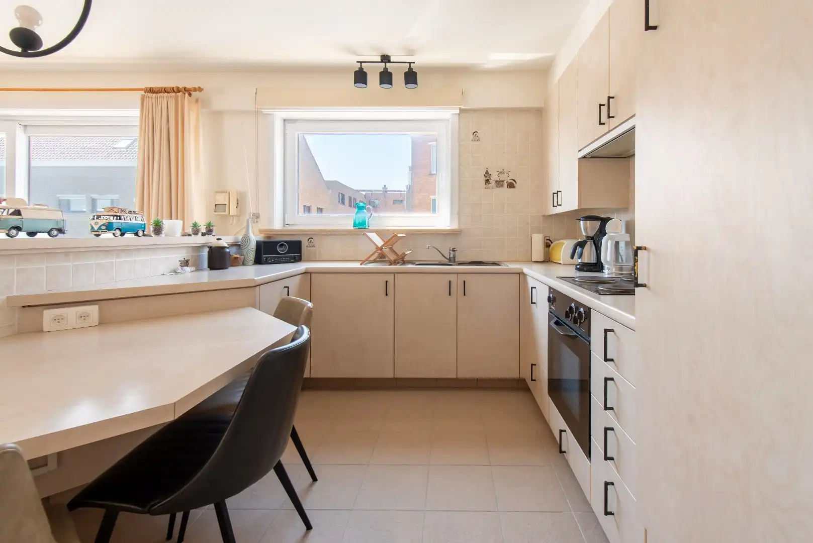 Ruim en lichtrijk appartement in Raversijde – 3 slaapkamers & groot terras foto 2