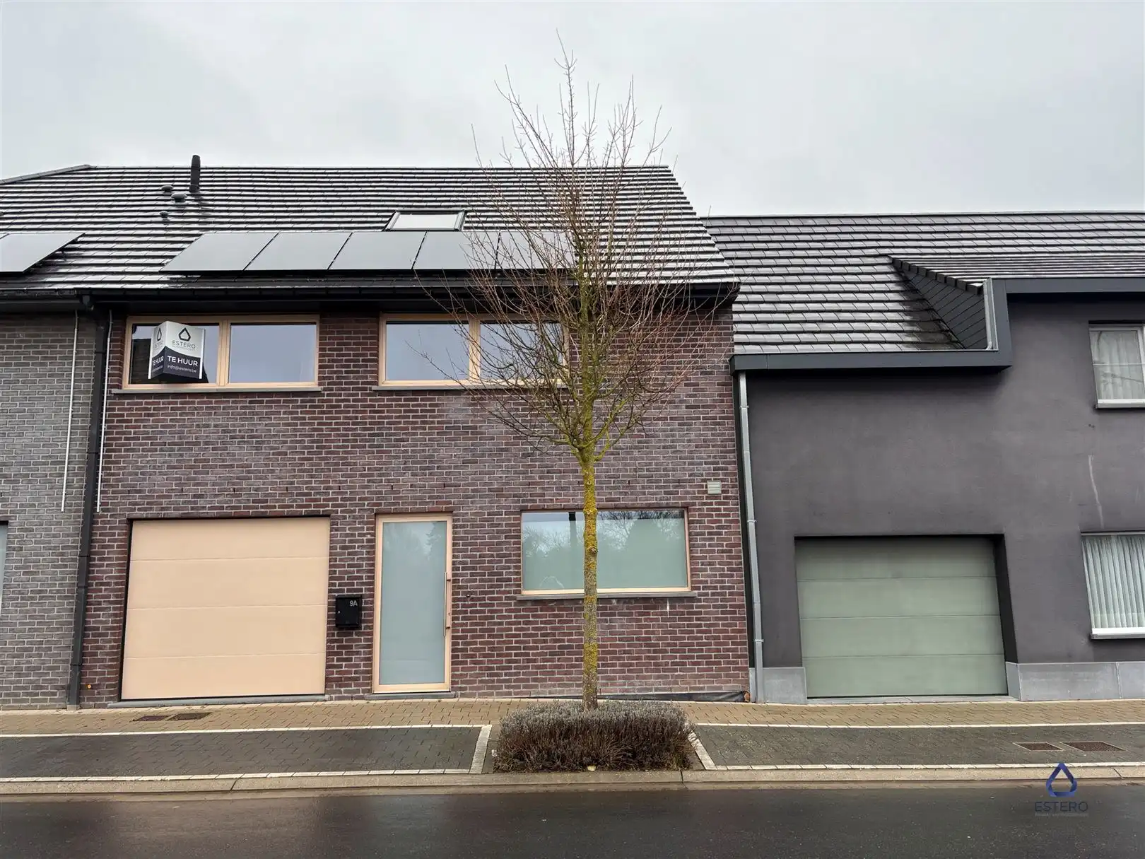 Ruime gezinswoning met 3 slaapkamers en landelijk uitzicht foto {{pictureIndex}}