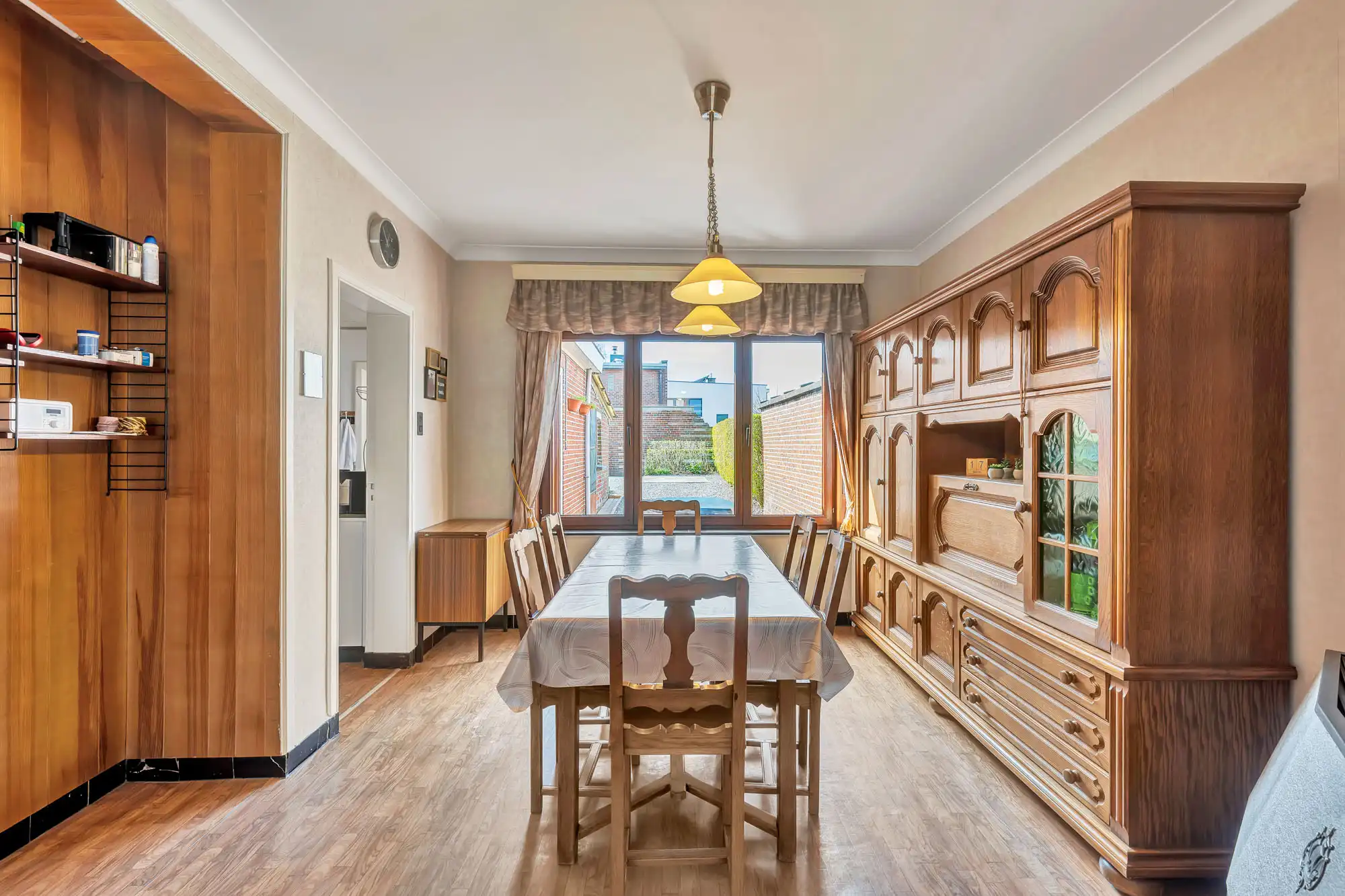 Te renoveren woning met veel potentieel in hartje Deinze foto 4