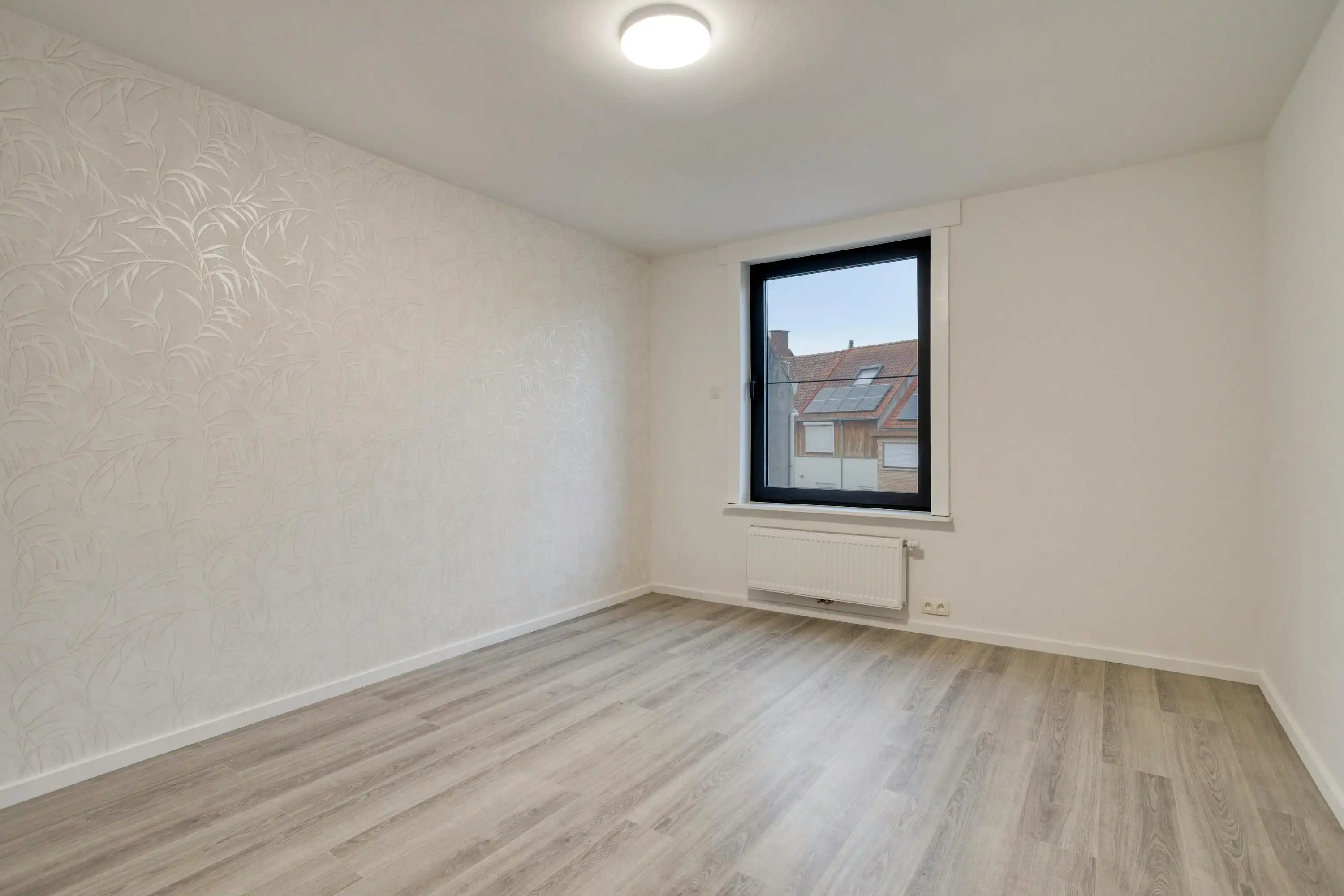 Volledig gerenoveerde en instapklare woning met grote tuin foto 16