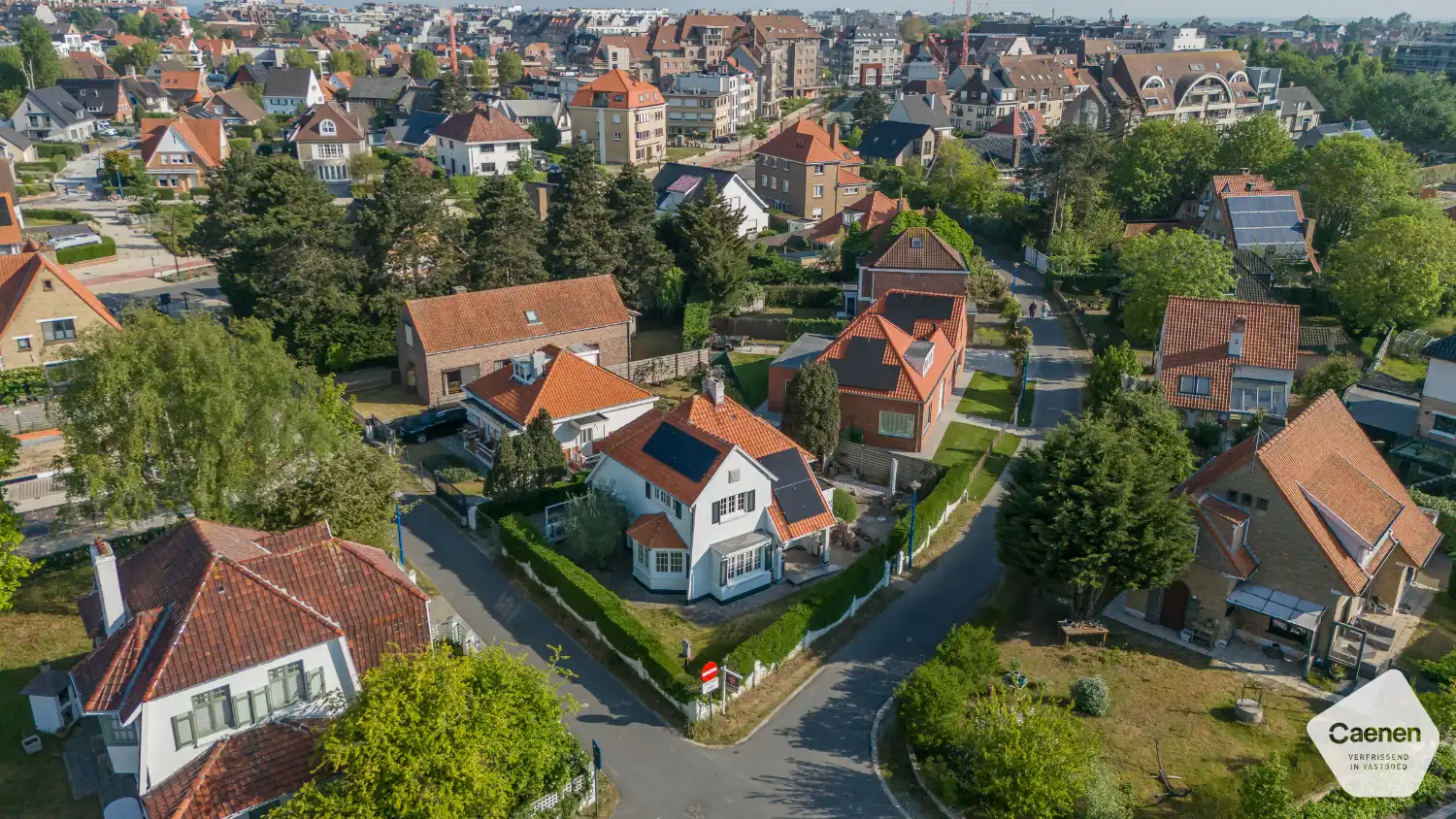 Alleenstaande hoekvilla met zongerichte tuin nabij zee – Koksijde foto 2