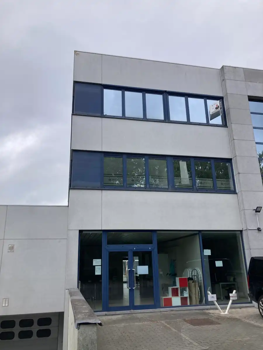 Ruime kantoorruimte te huur op toplocatie tussen Kortrijk centrum en ’t Hoge foto 10