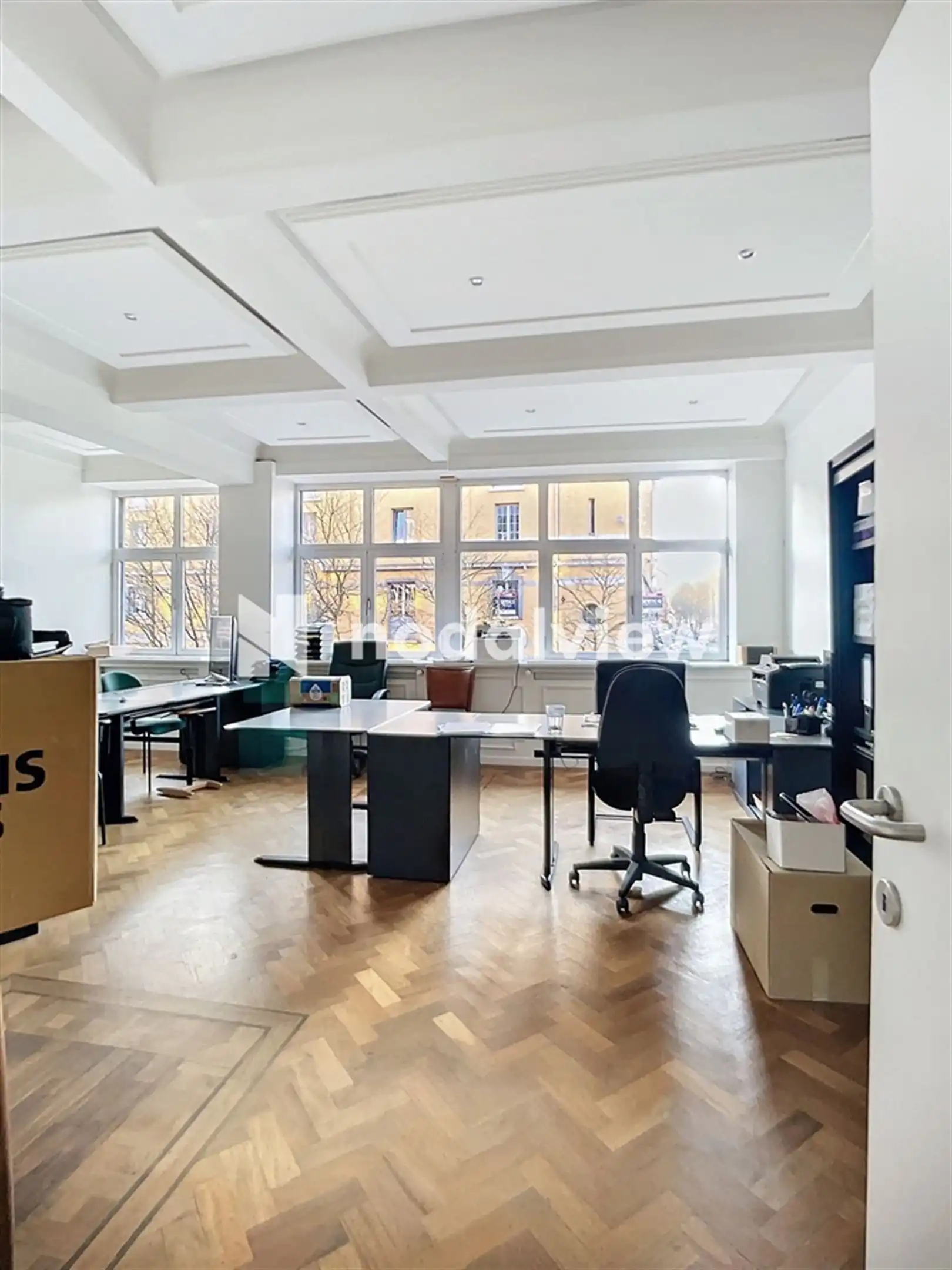 Gerenoveerd kantoorgebouw te huur foto 9