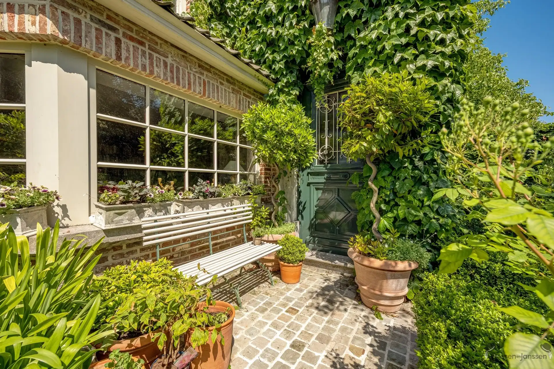 Karaktervolle woning met prachtige tuin  foto 2