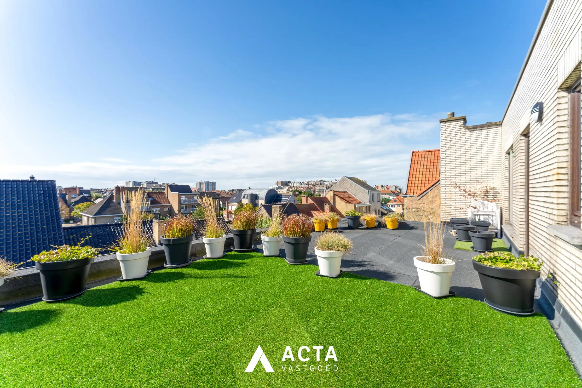 Dakappartement met zonnige terrassen in Mariakerke foto 2