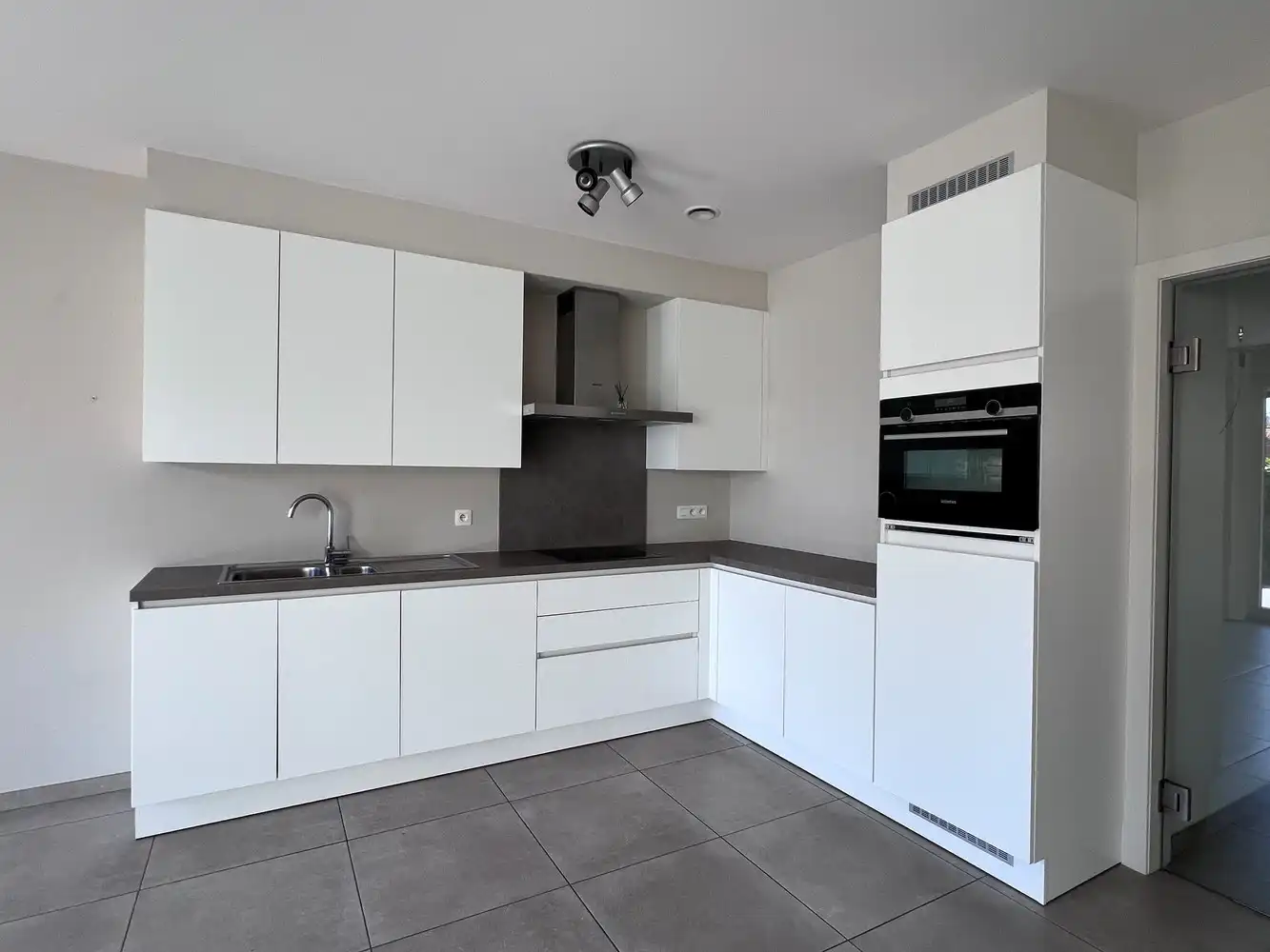 Instapklaar appartement/serviceflat met groot terras en gemeenschappelijke ontmoetingsruimte foto 4