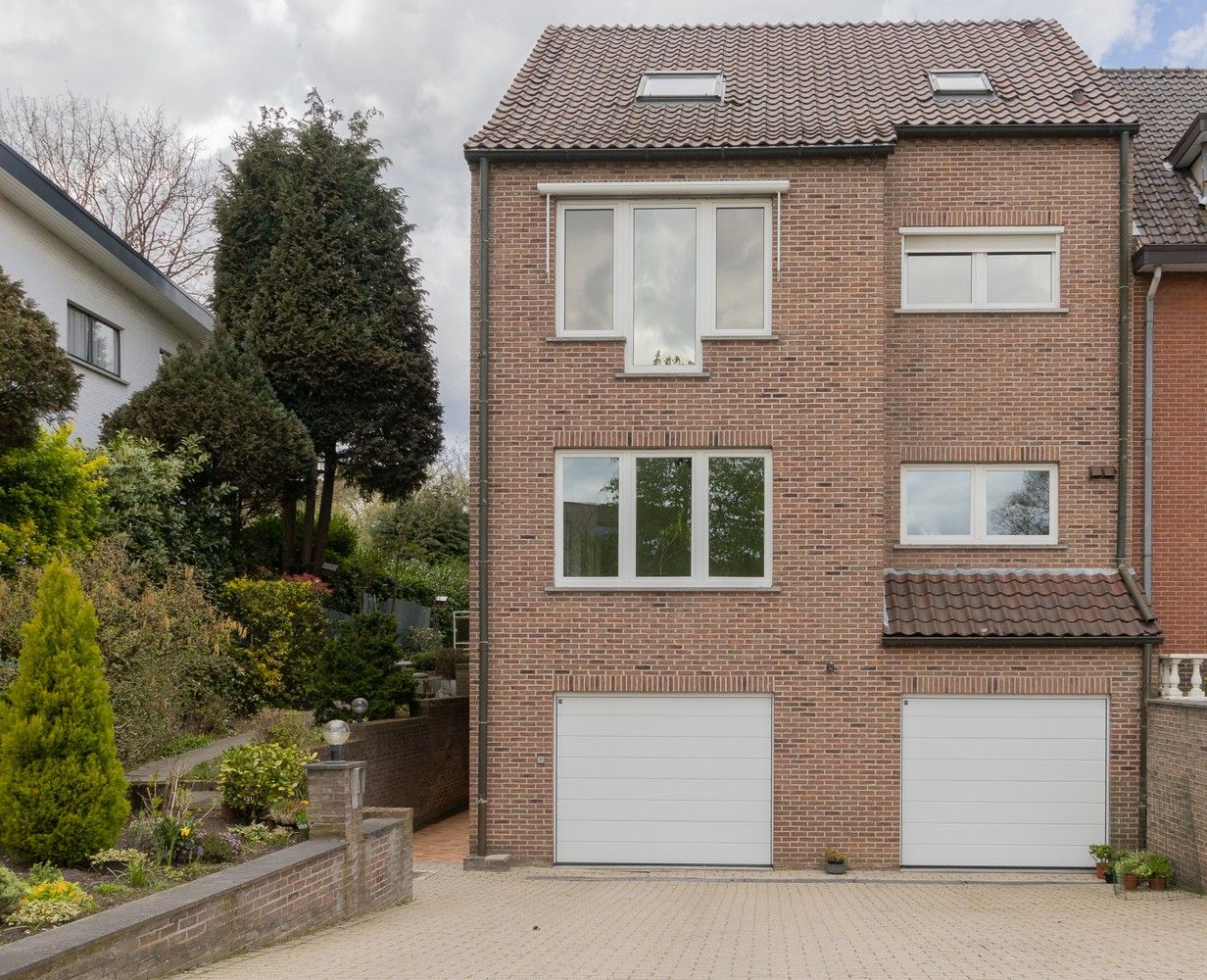 Genk, D'Ierdstraat 26 bus 01 - Charmant, lichtrijk appartement met terras, garage en ruime kelderberging op wandelafstand van Genk-centrum. foto {{pictureIndex}}