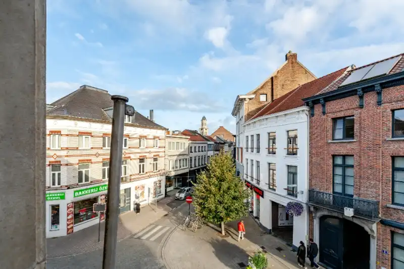 Zeer ruim appartement met 3 slaapkamers! foto 17