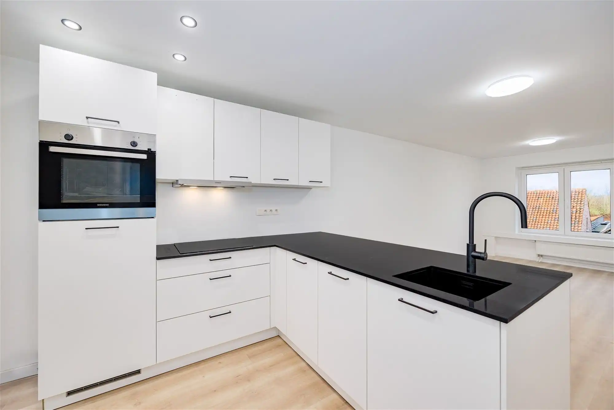 gerenoveerd appartement met terras foto 5