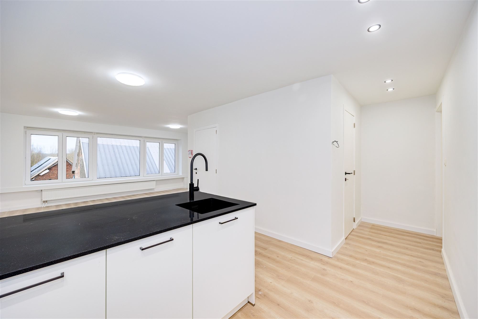 gerenoveerd appartement met terras foto 5