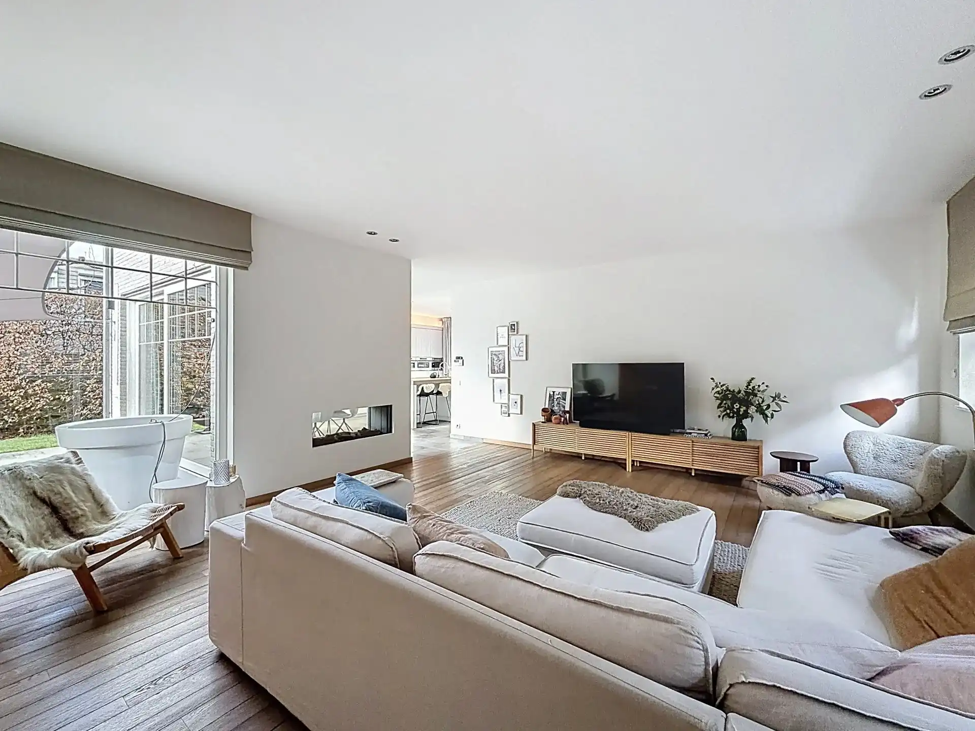 Prachtige luxueus ingerichte woning met 4 slaapkamers en 2 badkamers op een mooi perceel met bijgebouw. foto 10