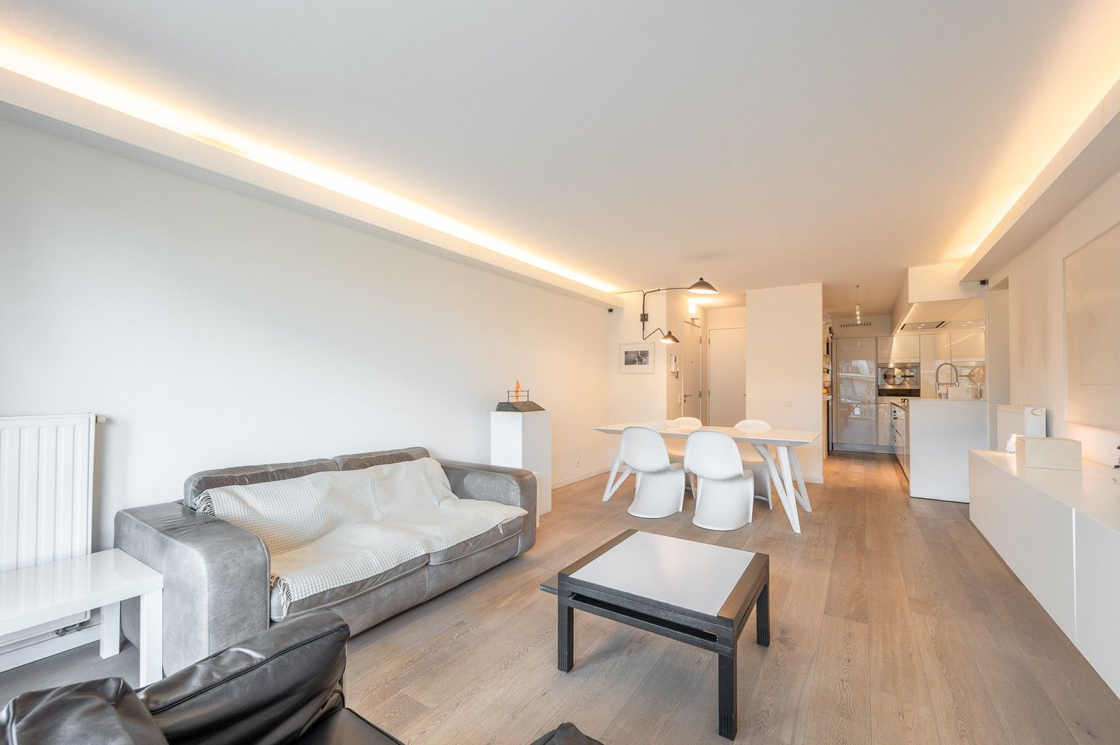 Lichtrijk 2-slaapkamer appartement met open zicht over het Abraham Hansplein. foto 8