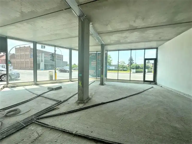 Commercieel handelspand te huur op toplocatie aan station Ingelmunster foto 5