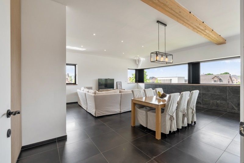 Zeer ruim en stijlvol penthouse met tuin en garage foto 13