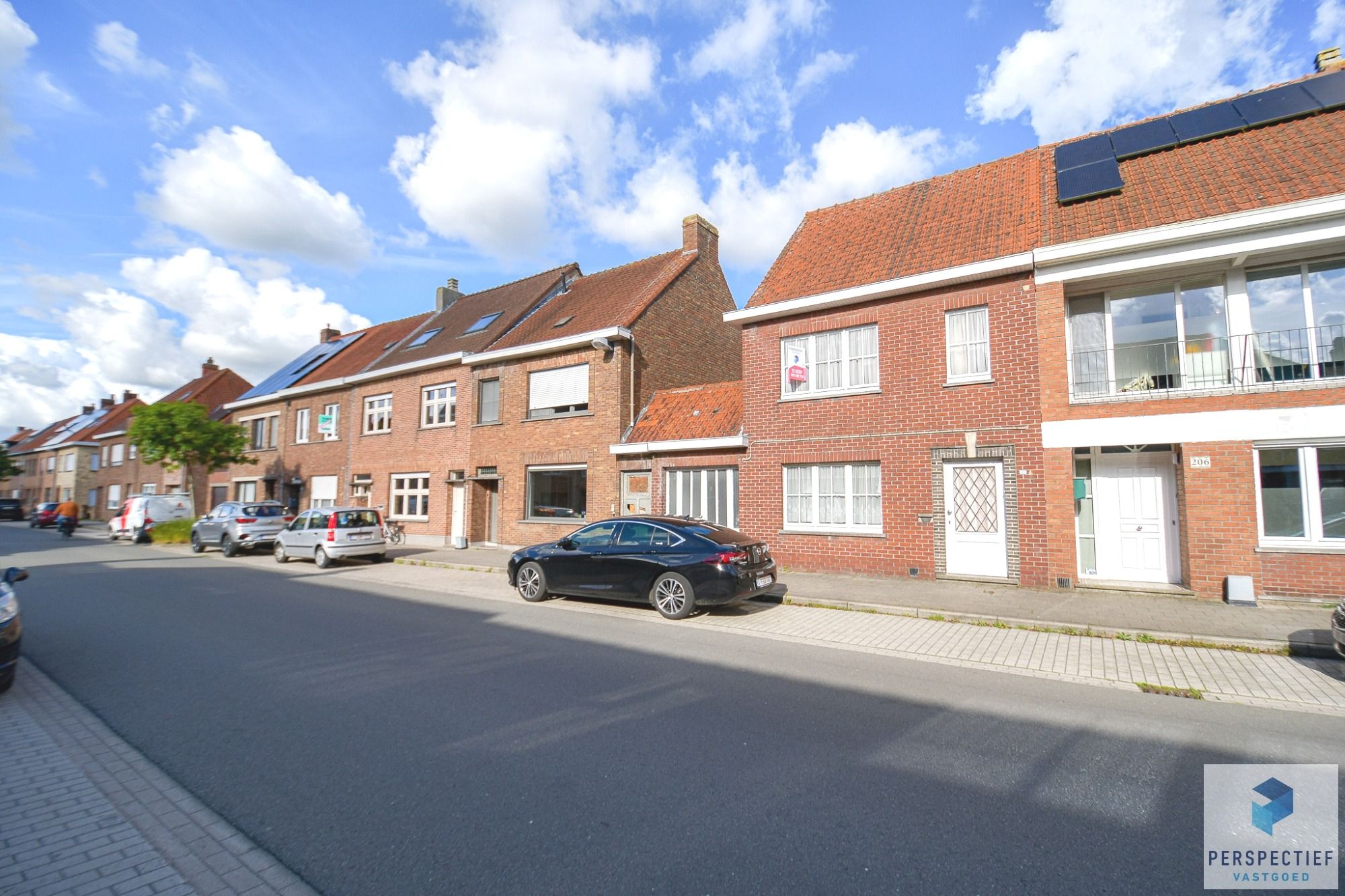 SINT-ANDRIES - TE RENOVEREN WONING met 3 SLPK -  ATELIER/GARAGE en ZONNIGE TUIN foto 1