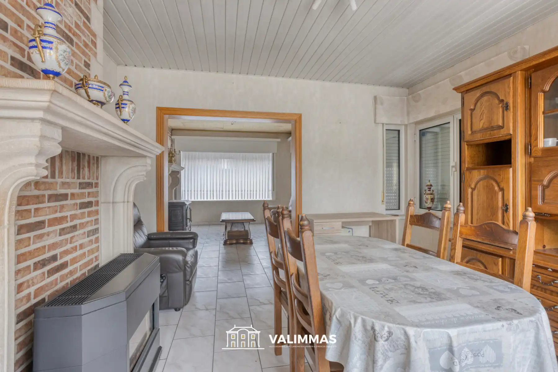 Een landelijk gelegen driegevelwoning met garage en tuin... foto 6