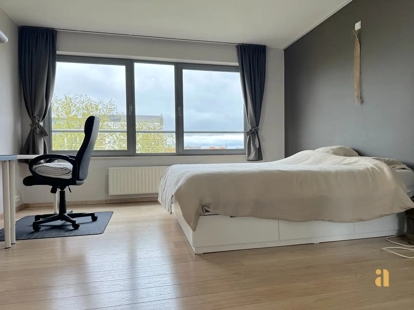 Zon, ruimte & torens: dit lichtrijke appartement heeft het allemaal! foto 14