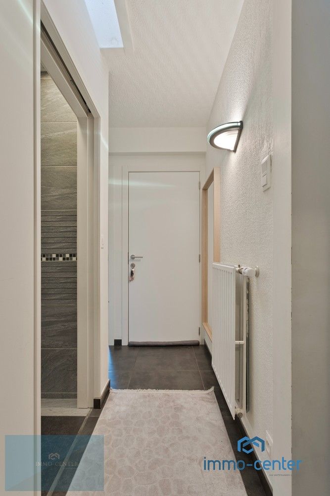 Volledig gerenoveerd 2-slpk appartement met groot terras – Tweede verdiep zonder gemeenschappelijke kosten foto 12