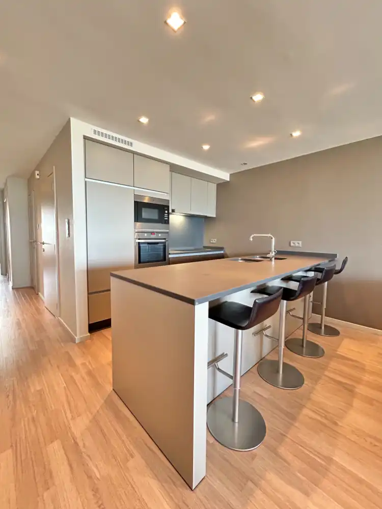 Gemeubeld appartement te huur op de zeedijk van Oostende foto 6