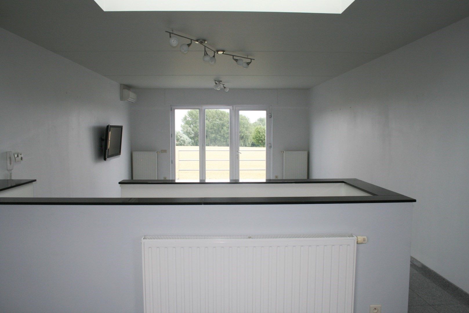 MODERNE LOFTWONING MET TUIN EN 2 GARAGES foto 4