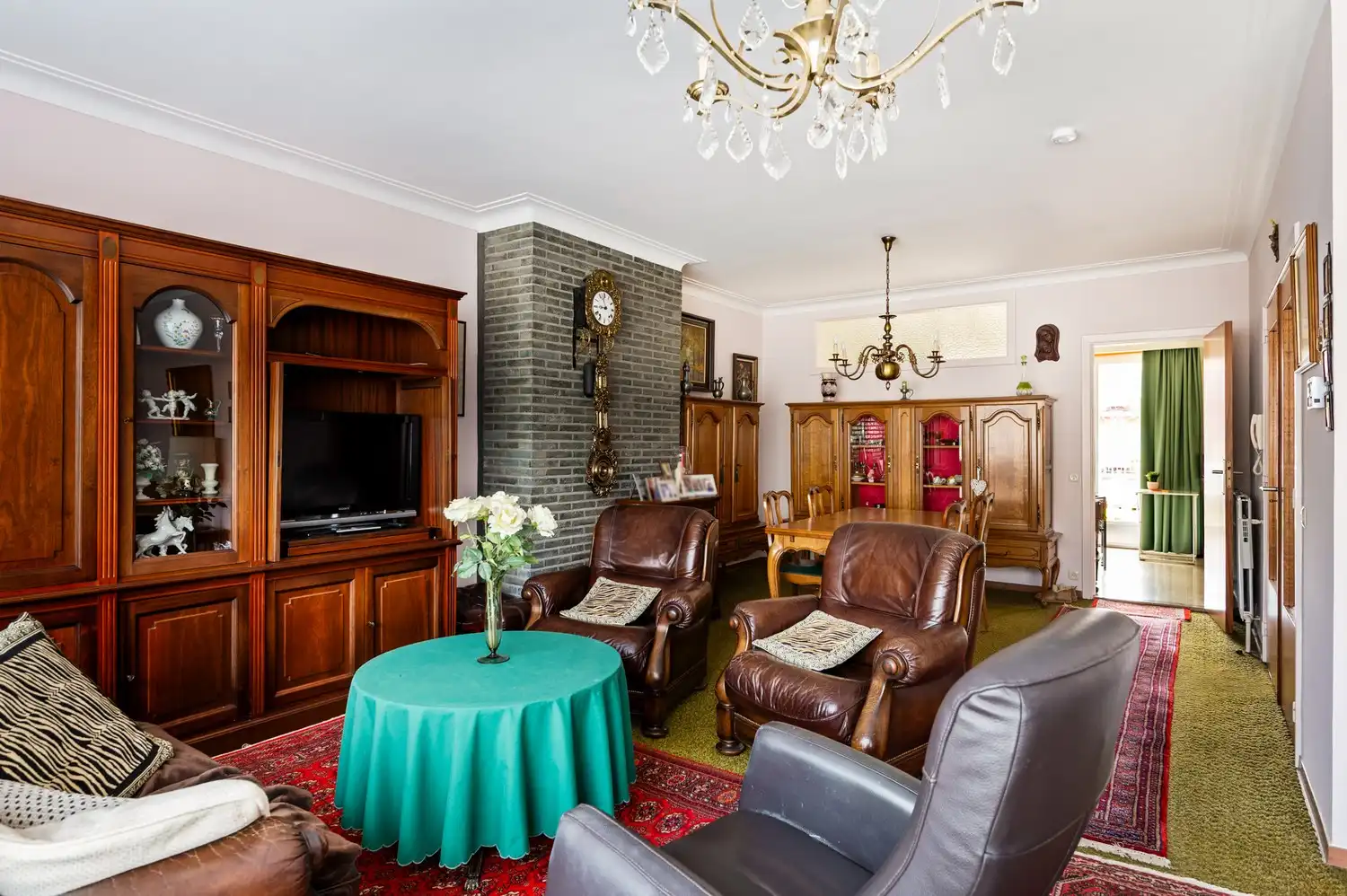 Charmante bel-etage met 4 slaapkamers, tuin en garage met oprit in Deurne! foto 5