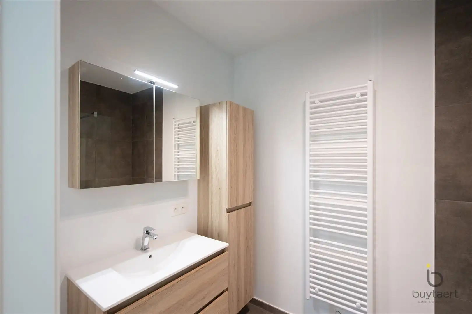 Nieuwbouw appartement met ruim terras en parking te Zoersel. foto 24