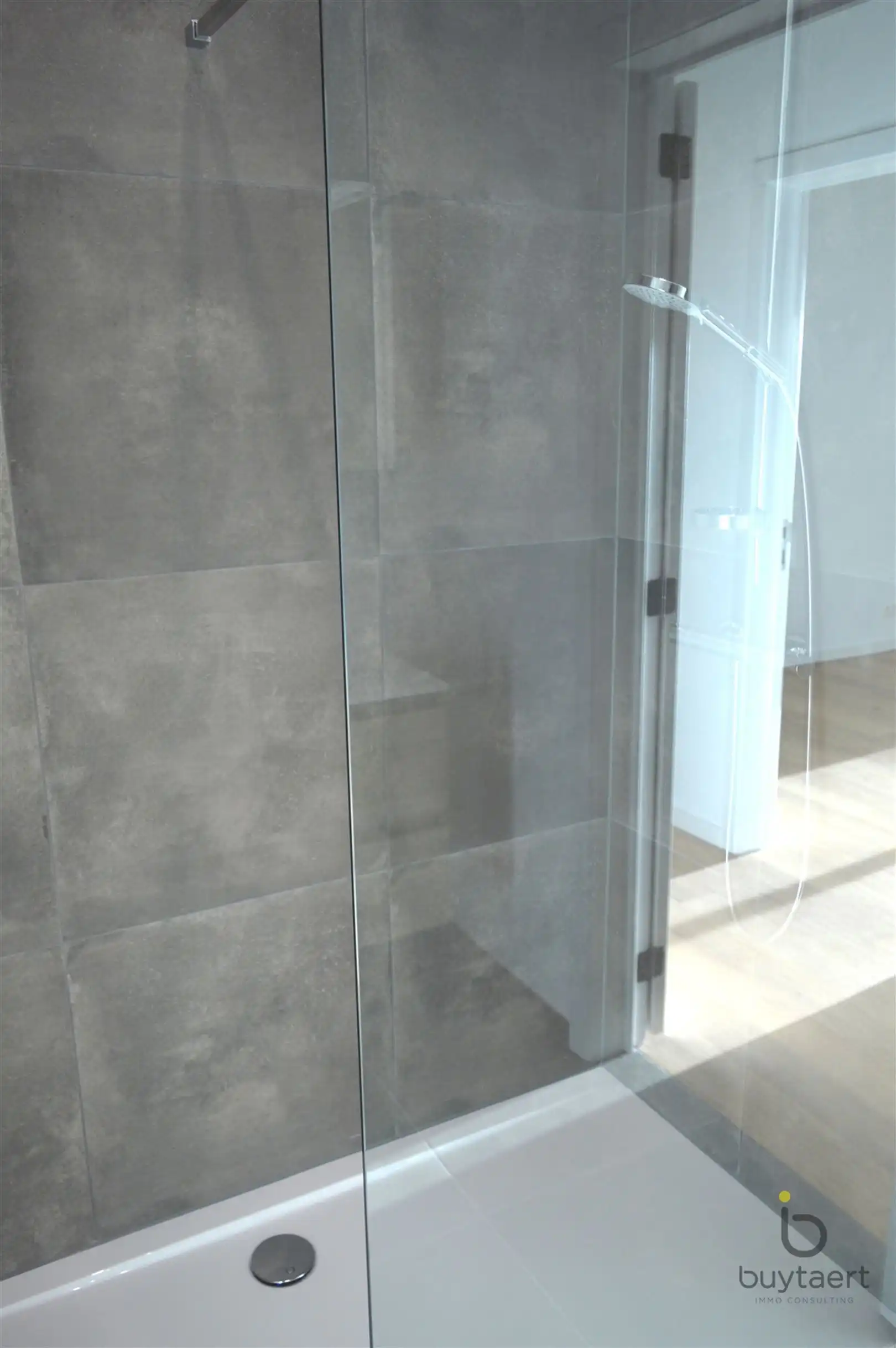 Nieuwbouw appartement met ruim terras en parking te Zoersel. foto 24