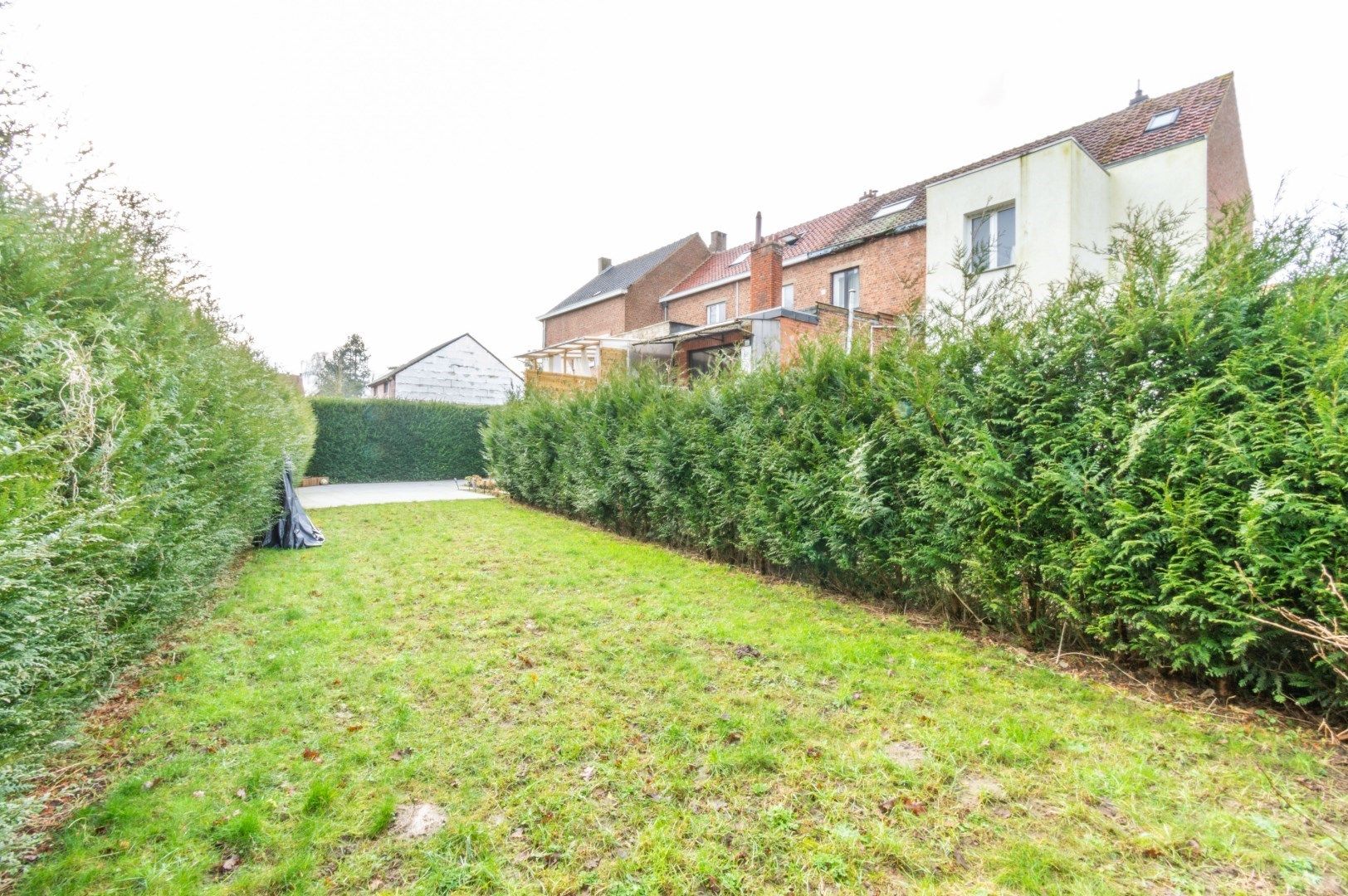 Ruime en gerenoveerde woning met 4 slaapkamers + garage! foto 20