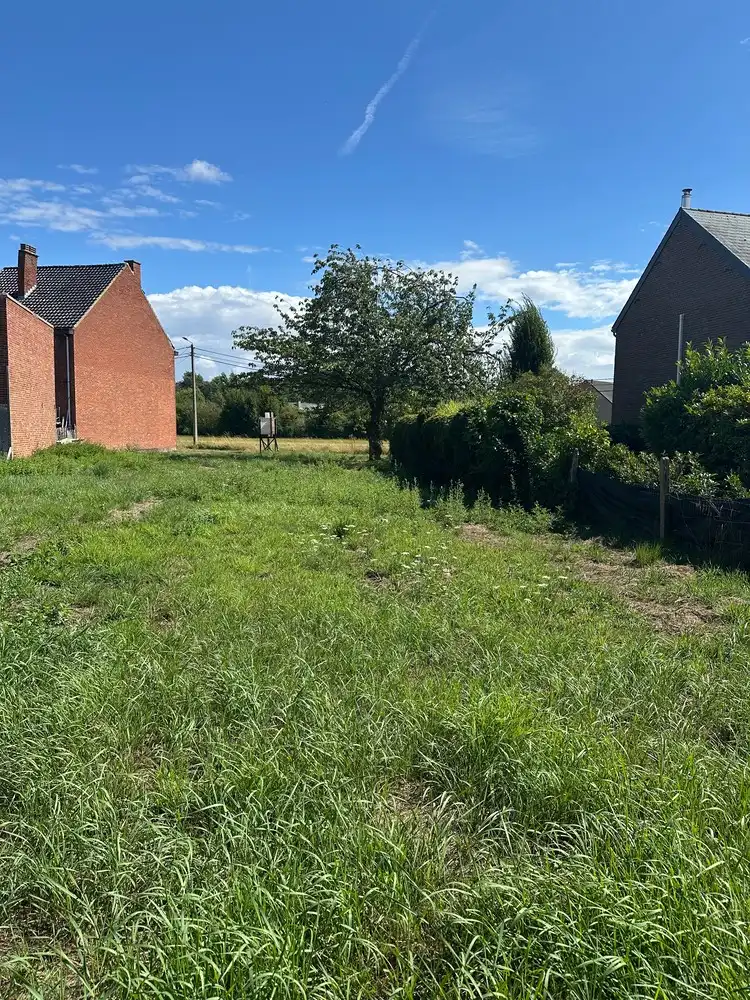 TE KOOP: goed gelegen bouwgrond voor een halfopen bebouwing foto 2