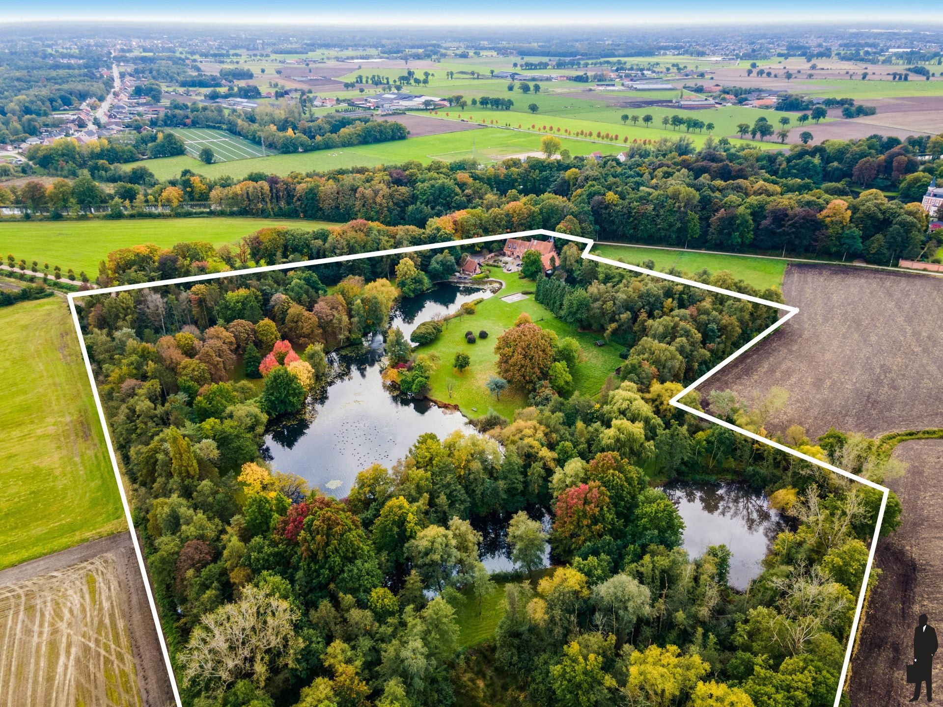 Kasteelhoeve op een landdomein van ca 6ha. foto 62