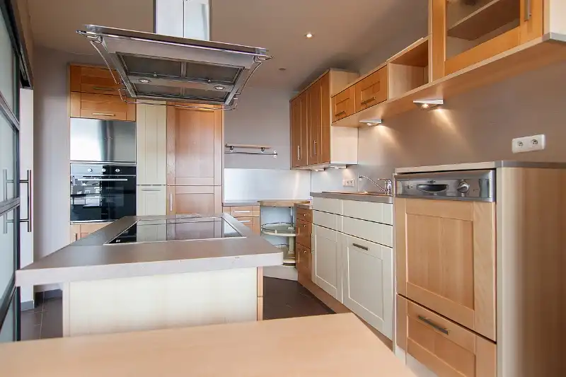 LICHT OP TE FRISSEN 2-SLAAPKAMERAPPARTEMENT MET GEMEENSCHAPPELIJKE PARKEERPLAATSEN VOOR BEWONERS OP TOPLOCATIE BINNEN DE KLEINE RING! foto 8