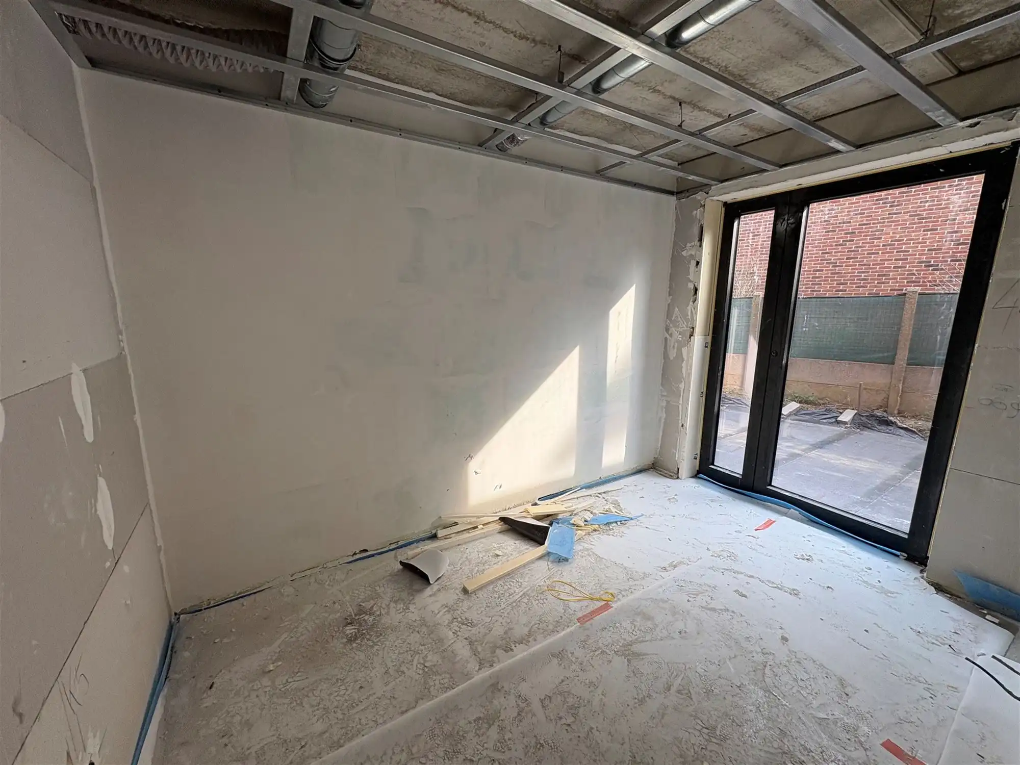 Gelijkvloersappartement met 3 slaapkamers en tuin. foto 12