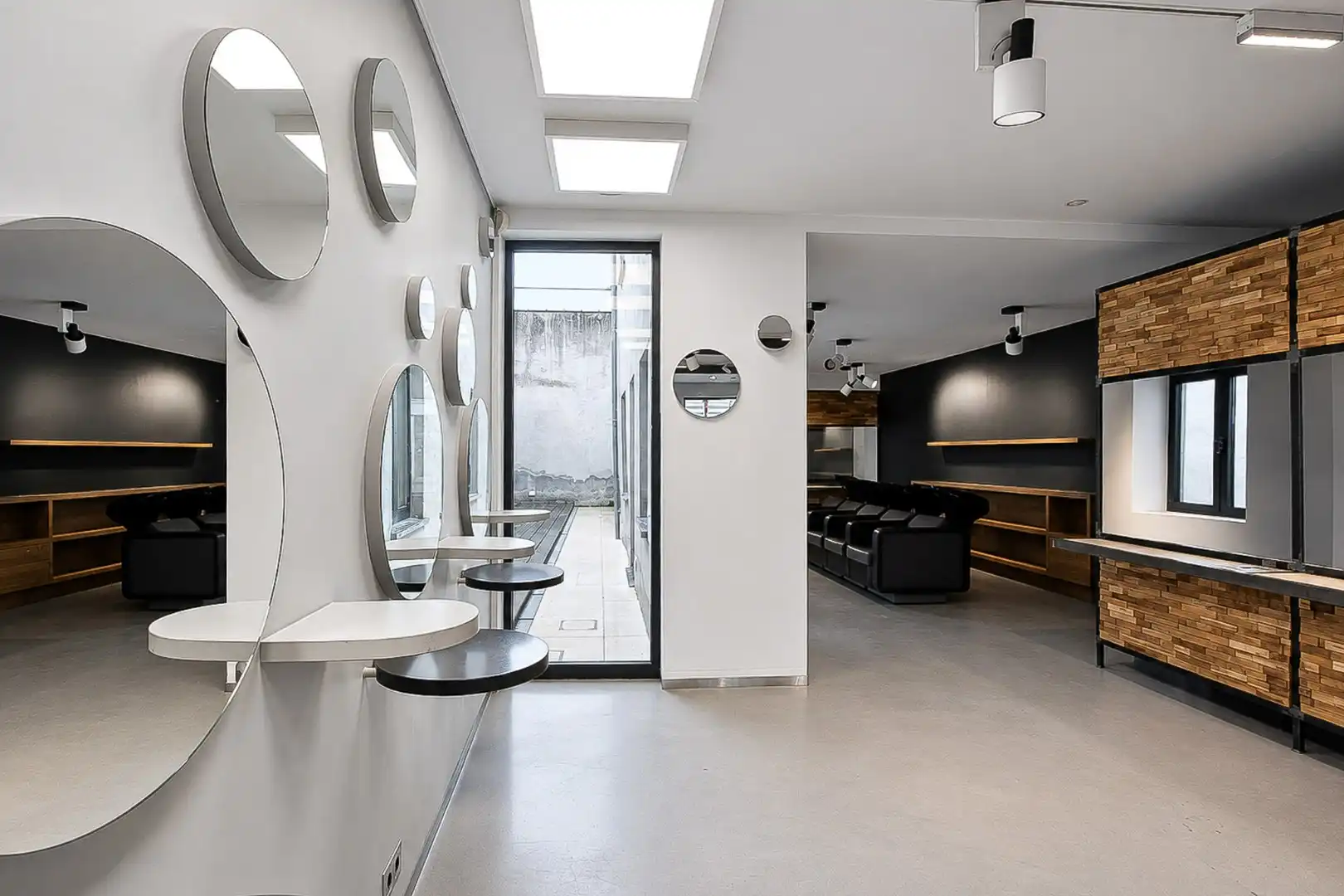 Handelsgelijkvloers Smedenstraat 13 Brugge te koop of te huur foto 4