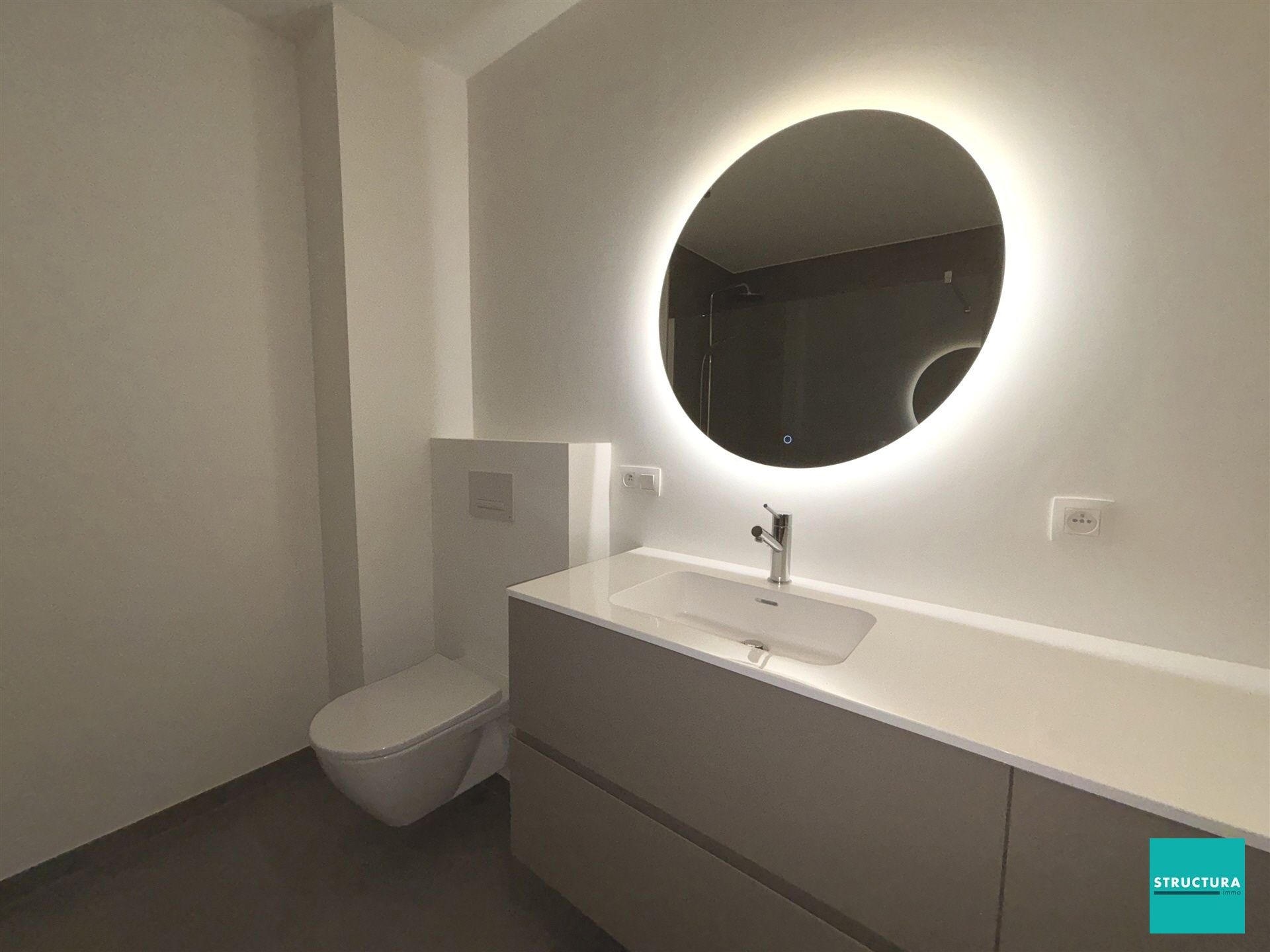 Ruim nieuwbouw appartement met tuin en staanplaats foto 17