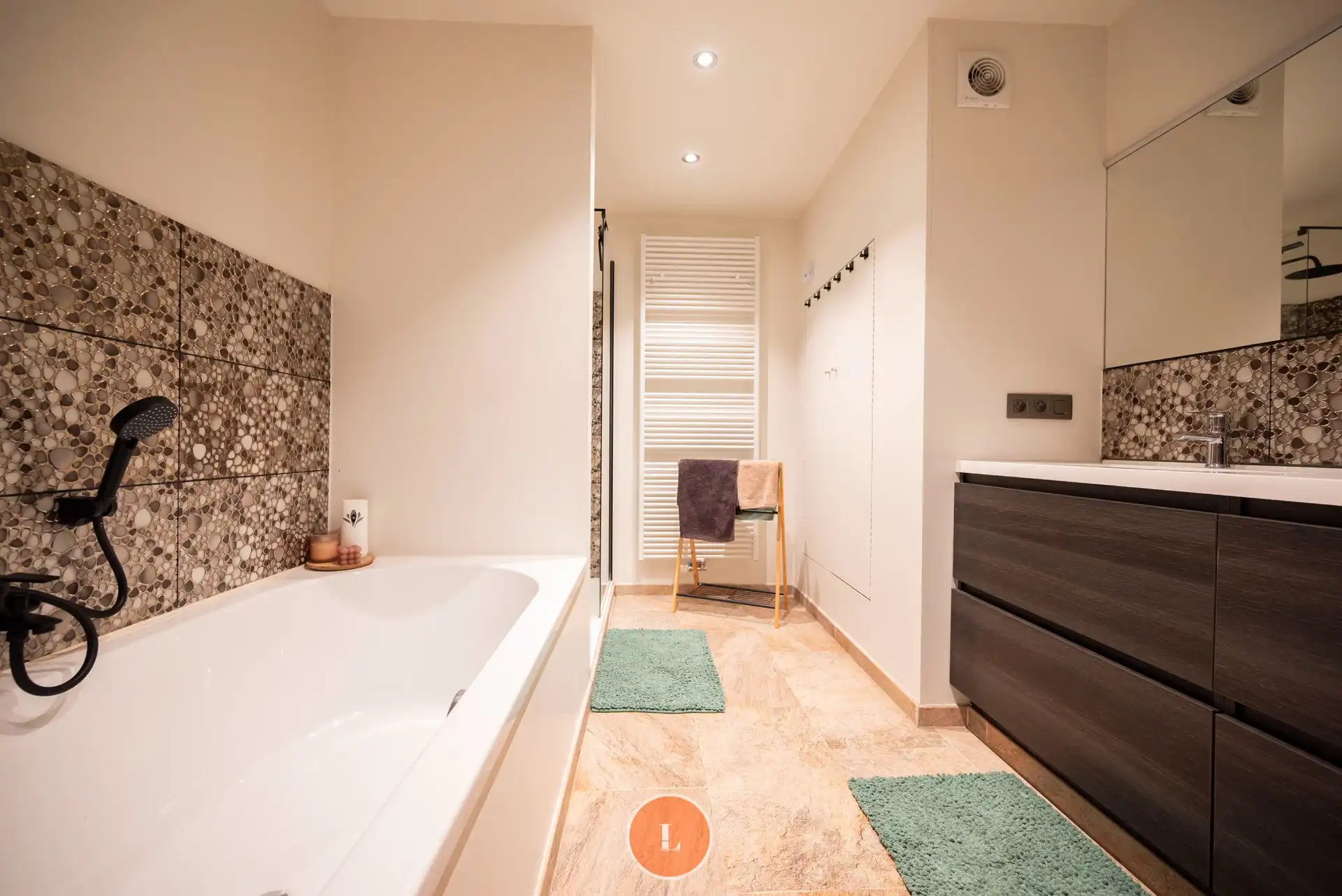 Instapklare woning met garage en tuin in Rekkem foto 8