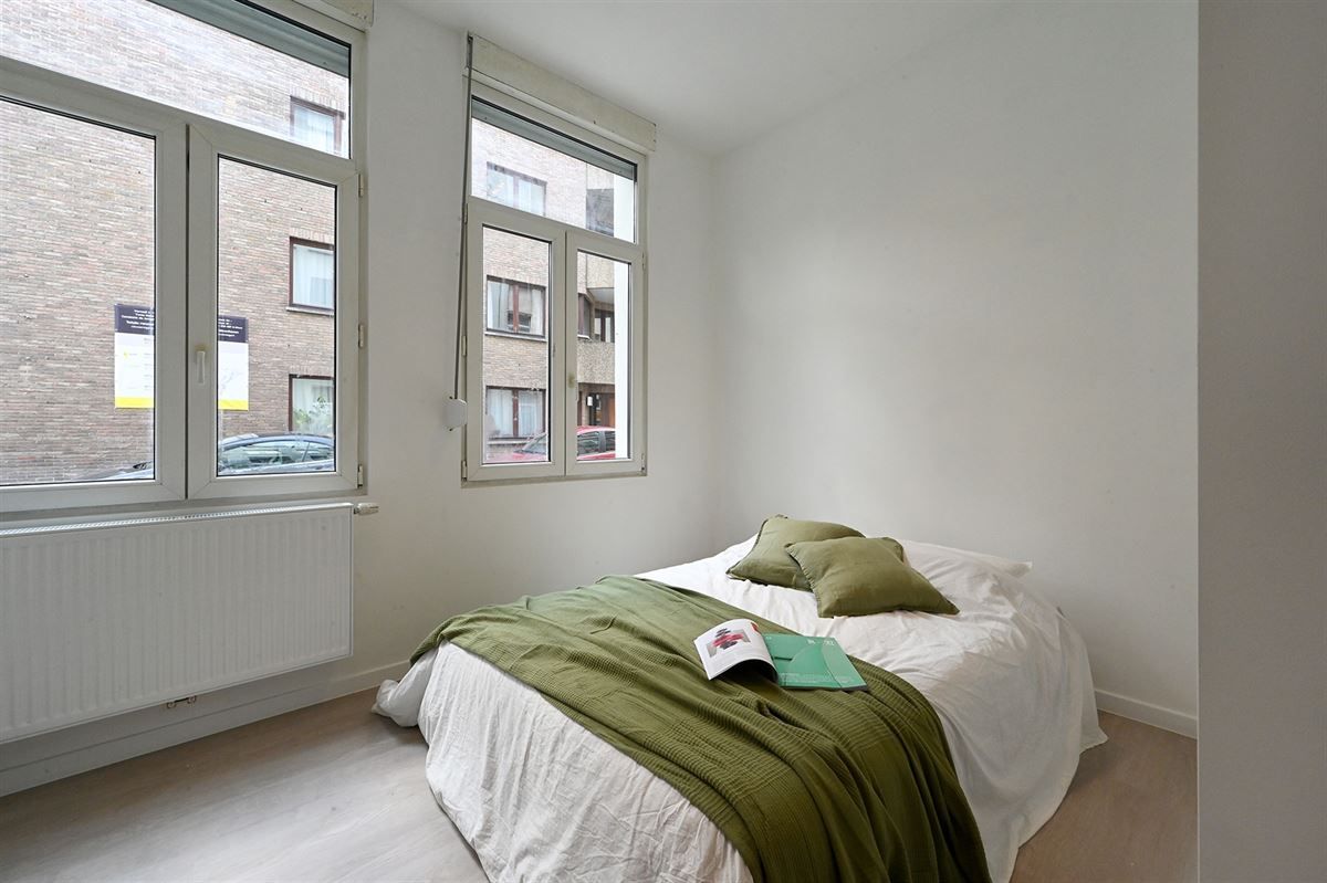 Volledig gerenoveerde opbrengsteigendom met 2 vergunde duplex-appartementen  foto 3