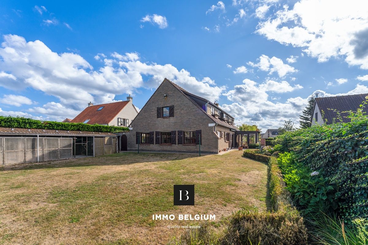 Ruime villa nabij het centrum met veel mogelijkheden foto {{pictureIndex}}