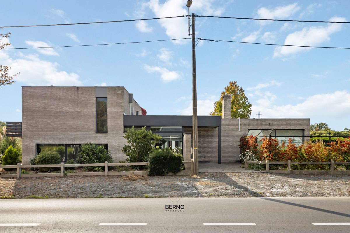 Ruime en energiezuinige woning op groot perceel foto {{pictureIndex}}